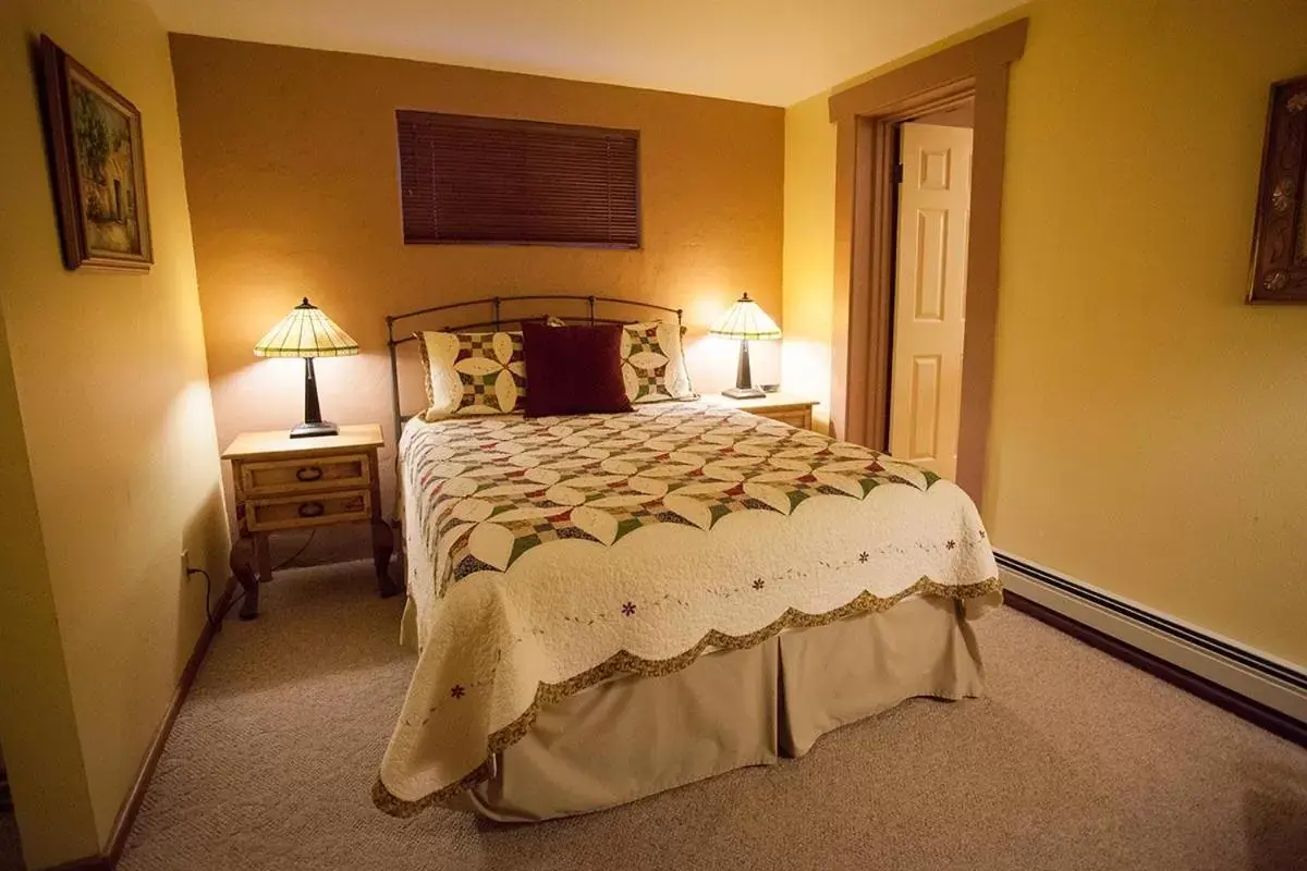 Bedroom, Bed in Castle Valley Inn