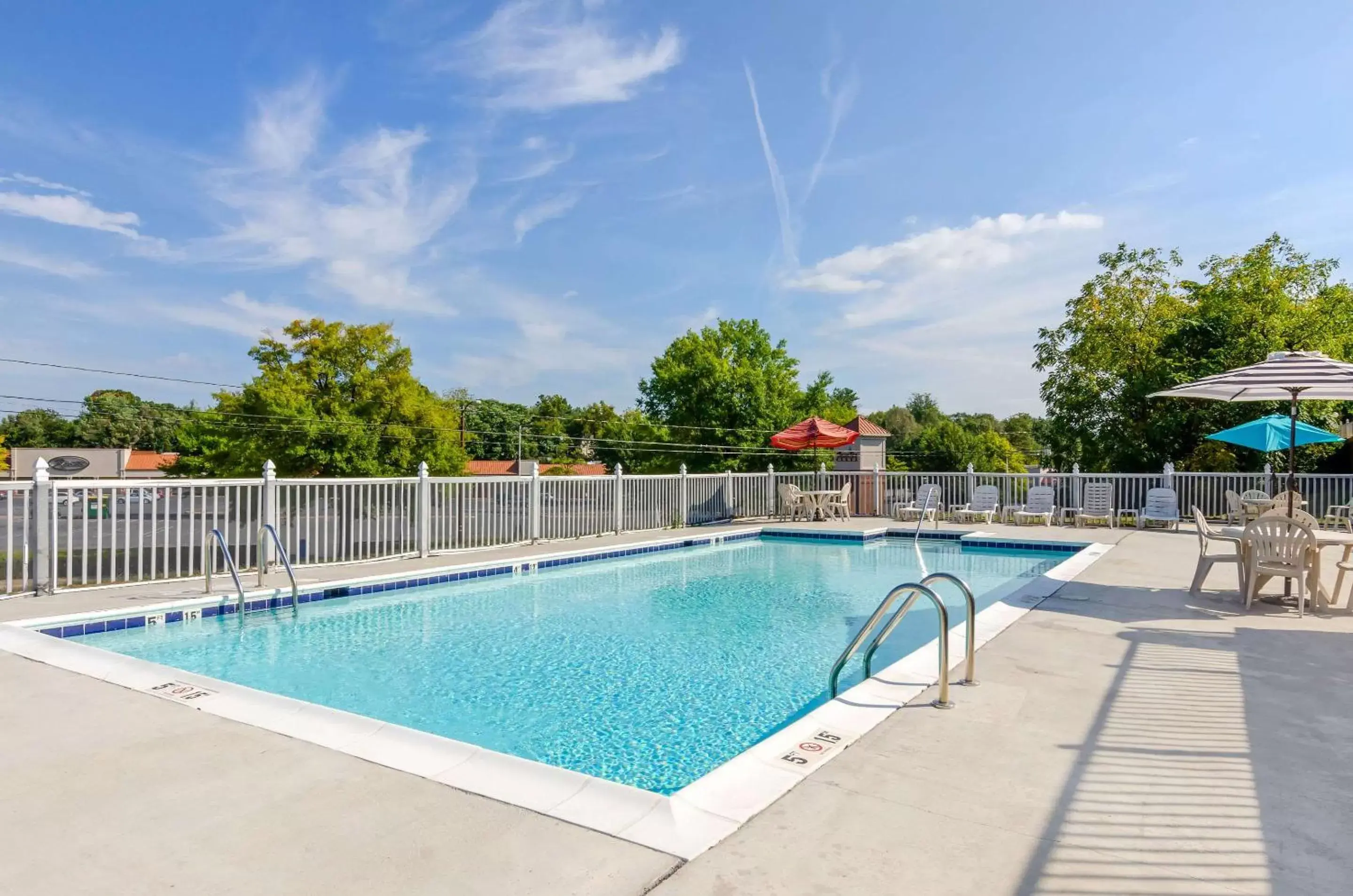 On site, Swimming Pool in Quality Inn Waynesboro