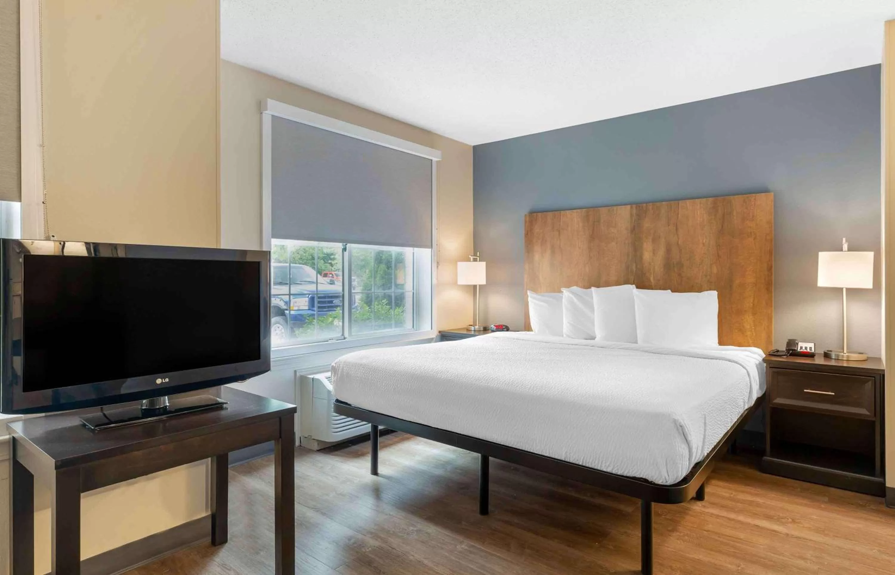 Bedroom, Bed in Extended Stay America Suites - Boston - Burlington