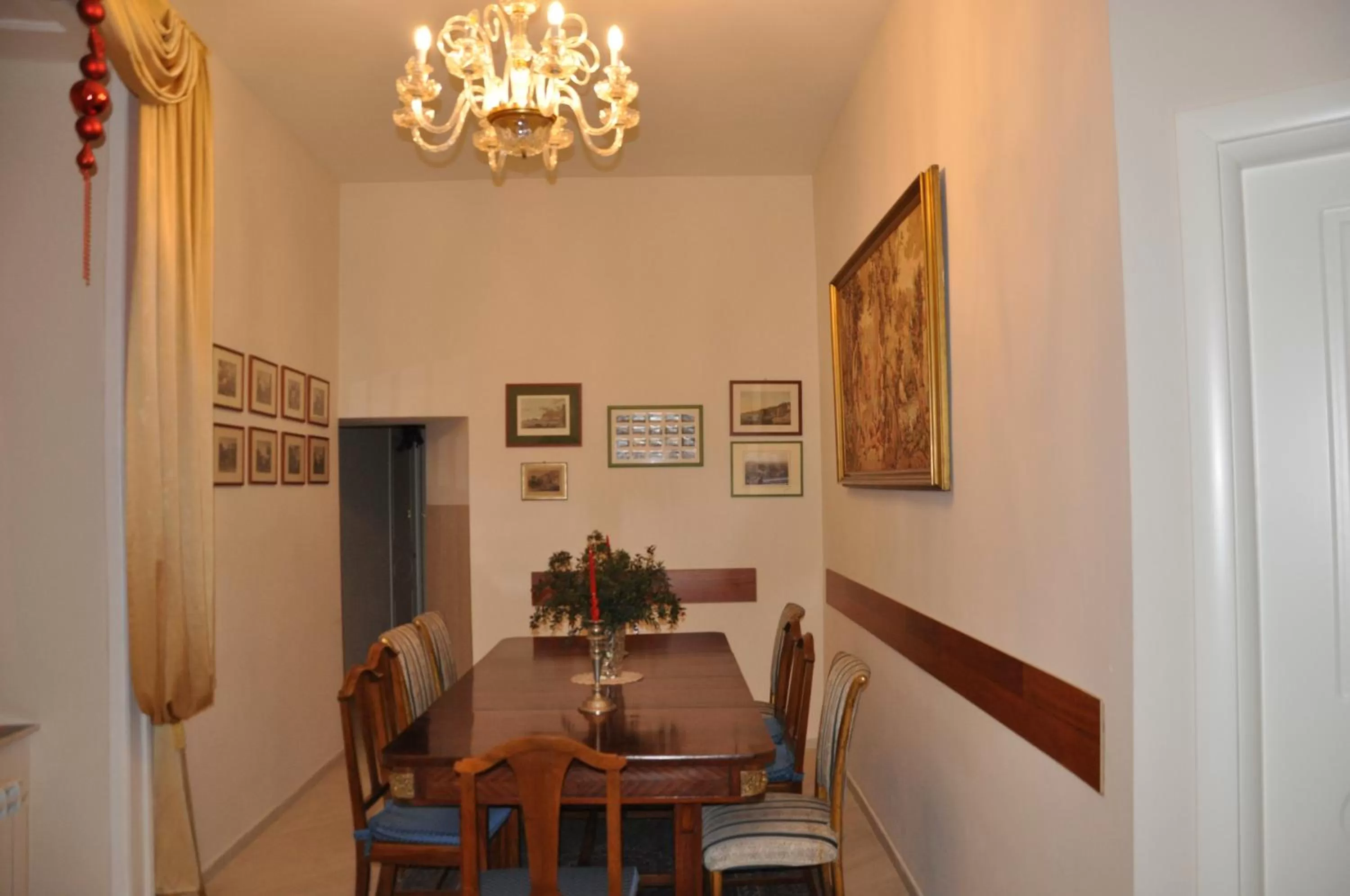 Dining area in Domus Borbonica