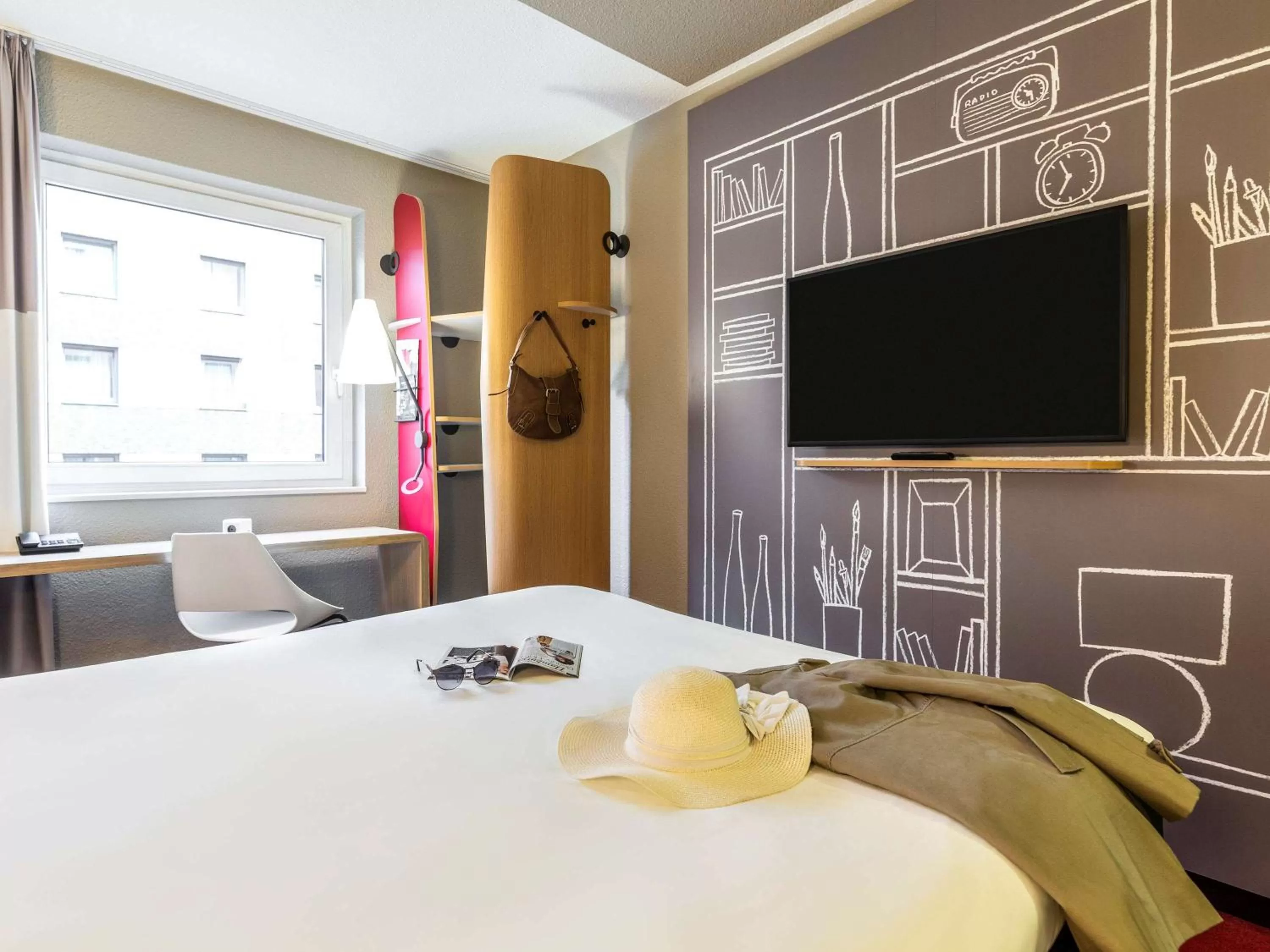 Photo of the whole room, Bed in ibis Genève Centre Gare