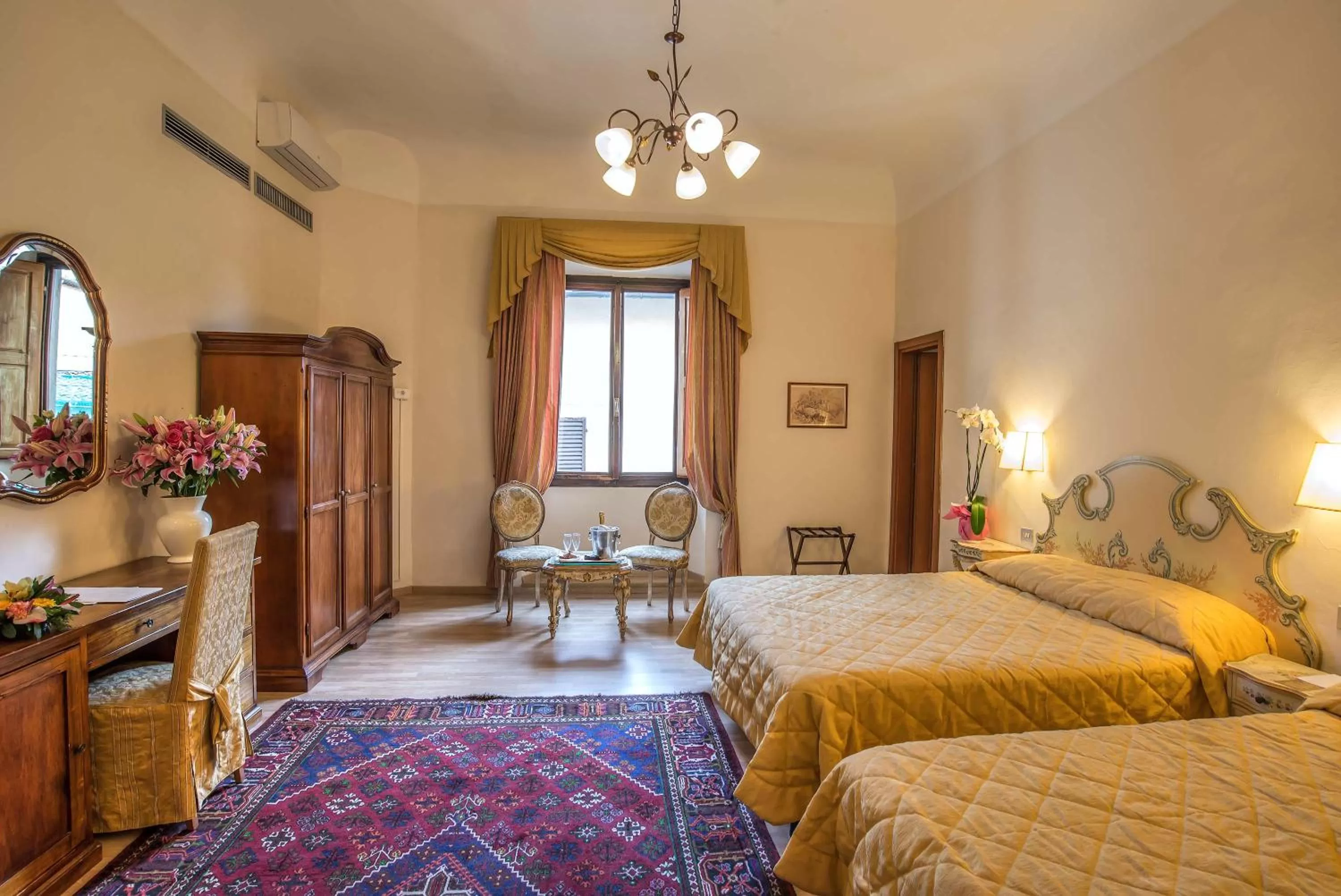 Bedroom, Bed in Hotel Paris