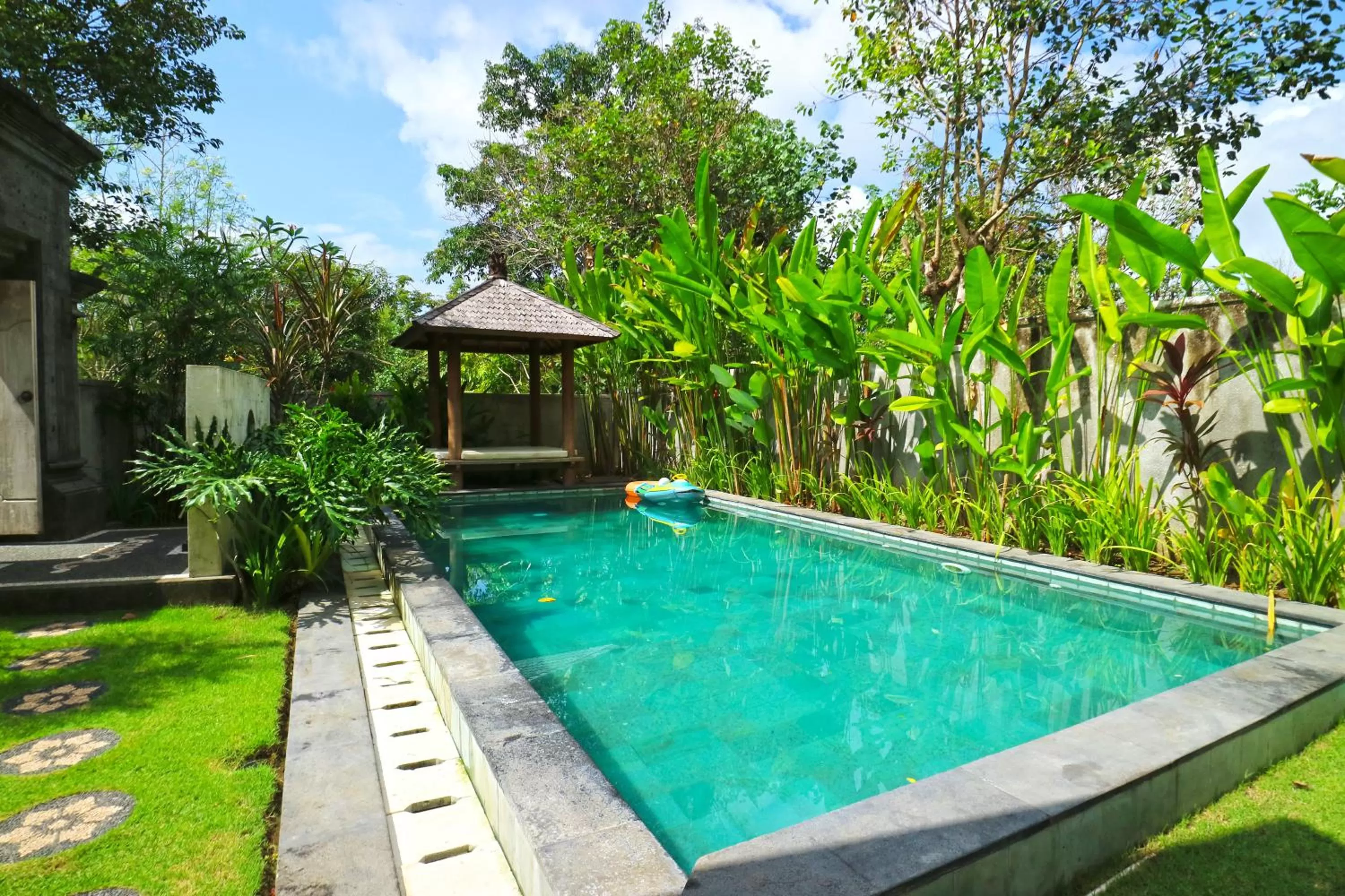 Swimming pool in Avisara Villa & Suite