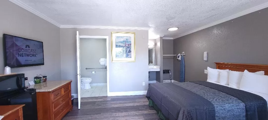 TV and multimedia, Bed in Rodeway Inn Chico University Area