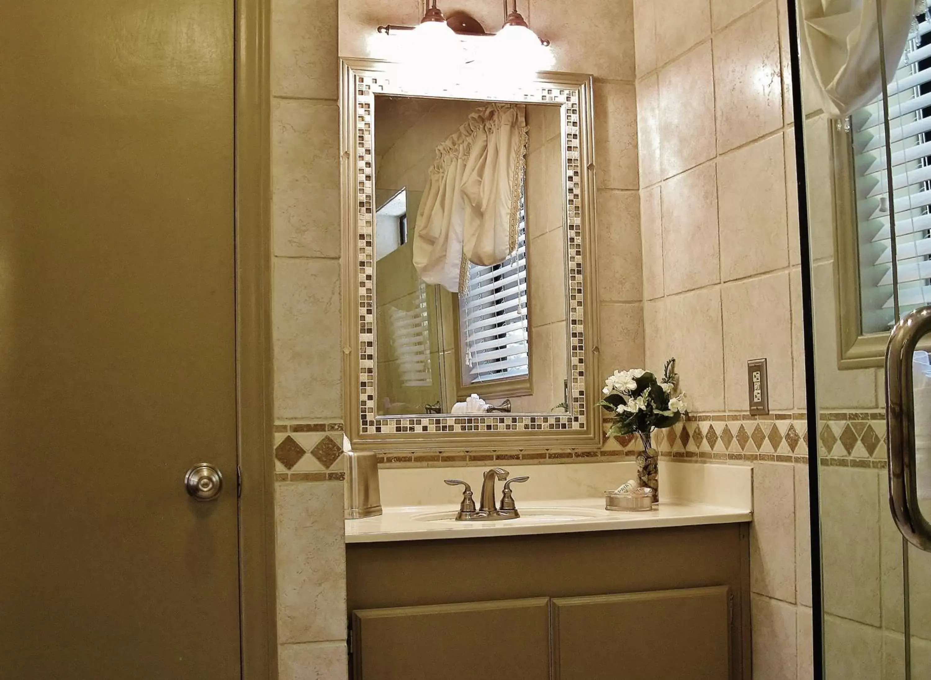 Bathroom in The North Shore Inn