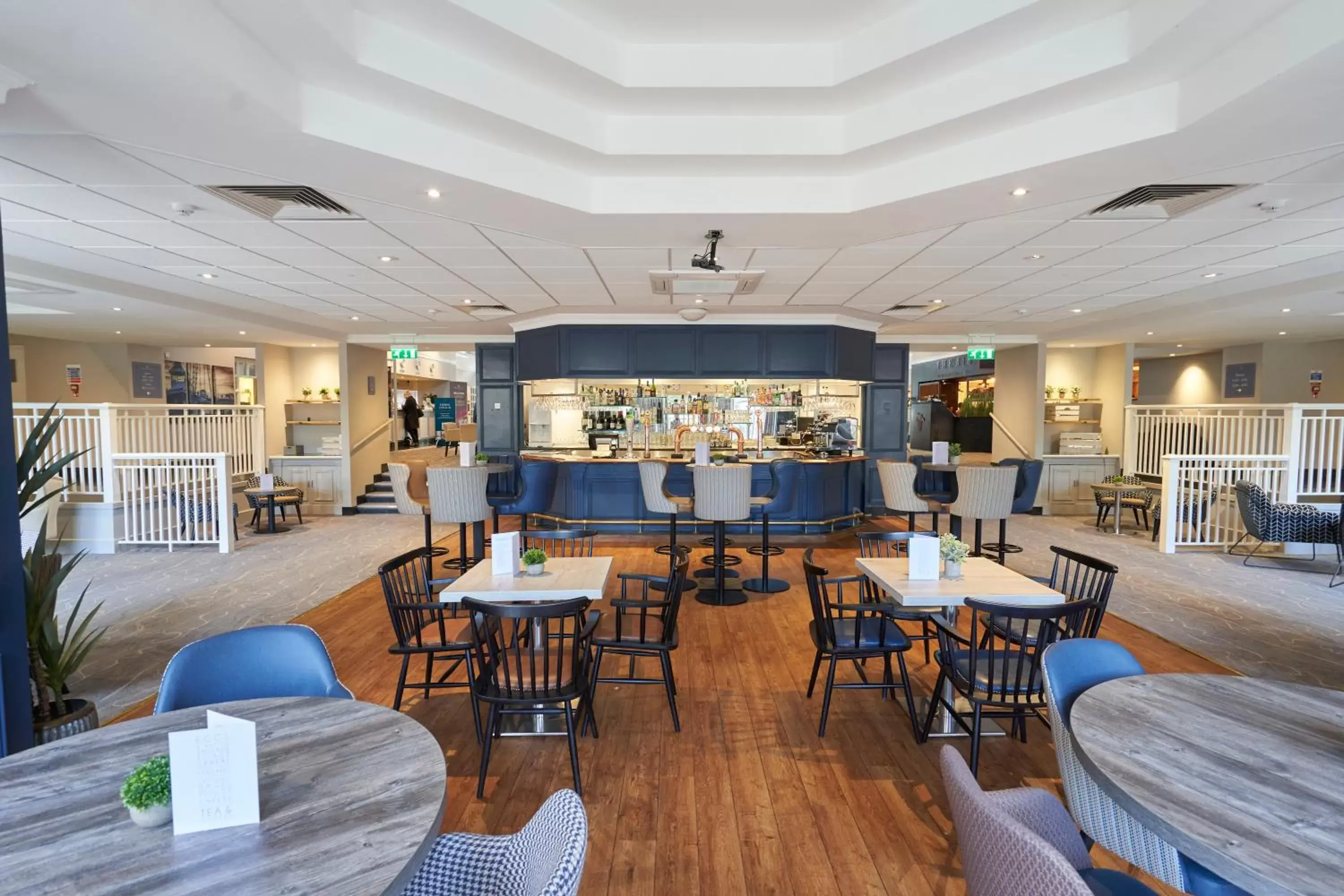 Lounge or bar, Restaurant/Places to Eat in Coldra Court Hotel by Celtic Manor