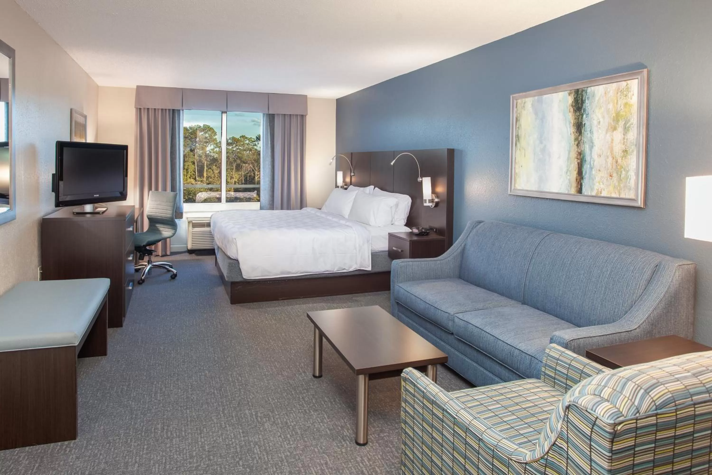 Photo of the whole room, Bed in Holiday Inn Hotel & Suites Tallahassee Conference Center North by IHG