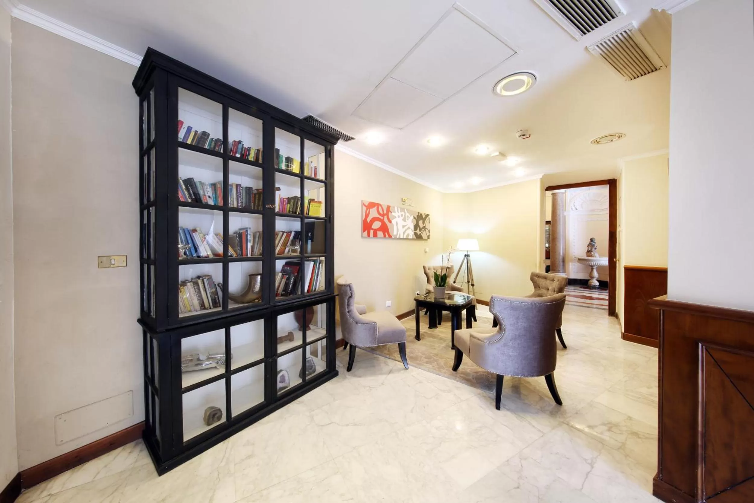 Library in Hotel Traiano