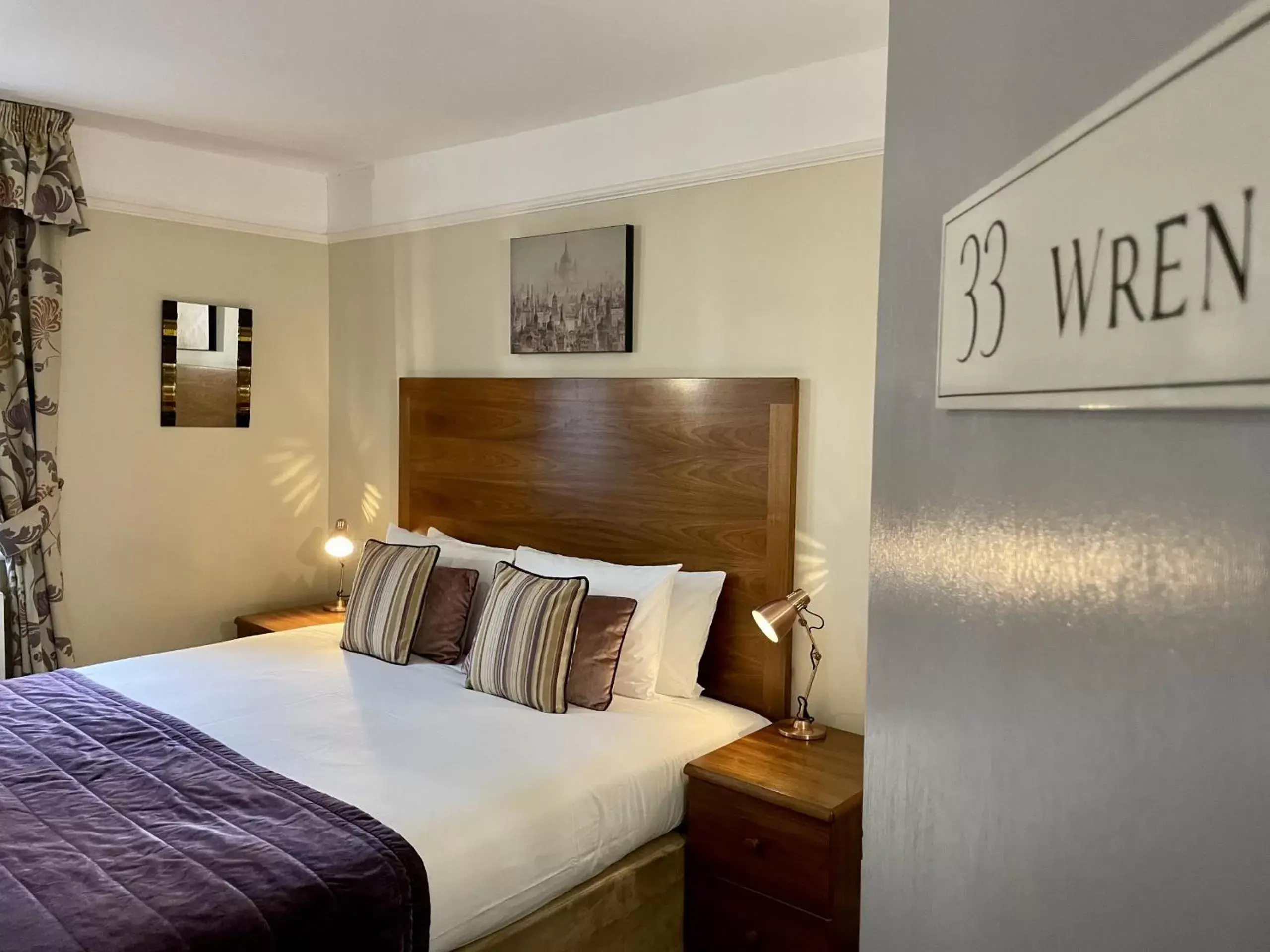 Bedroom, Bed in The Windermere Hotel, London