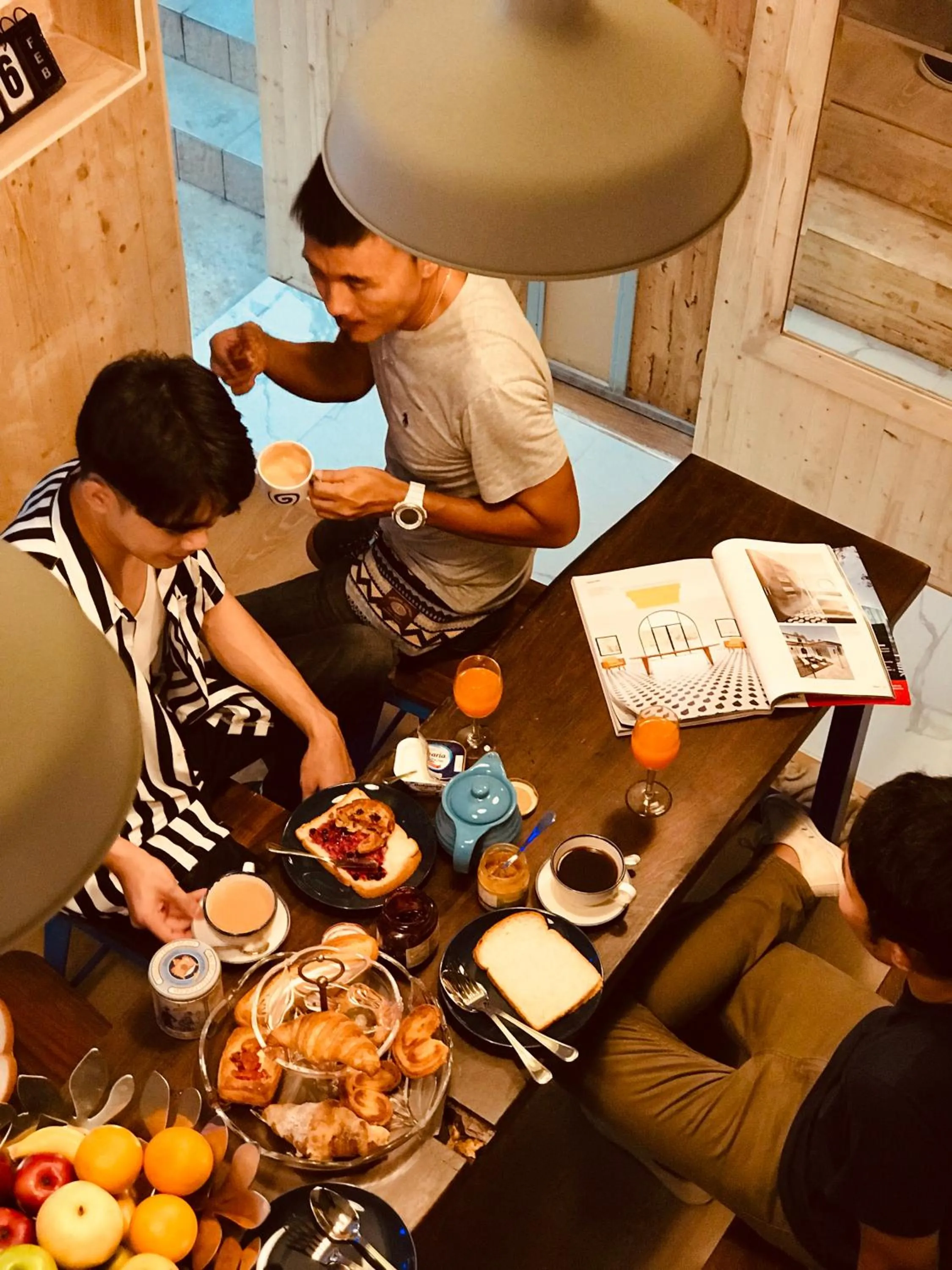 Restaurant/places to eat in Blu Cabin Ari Stylish Gay Poshtel