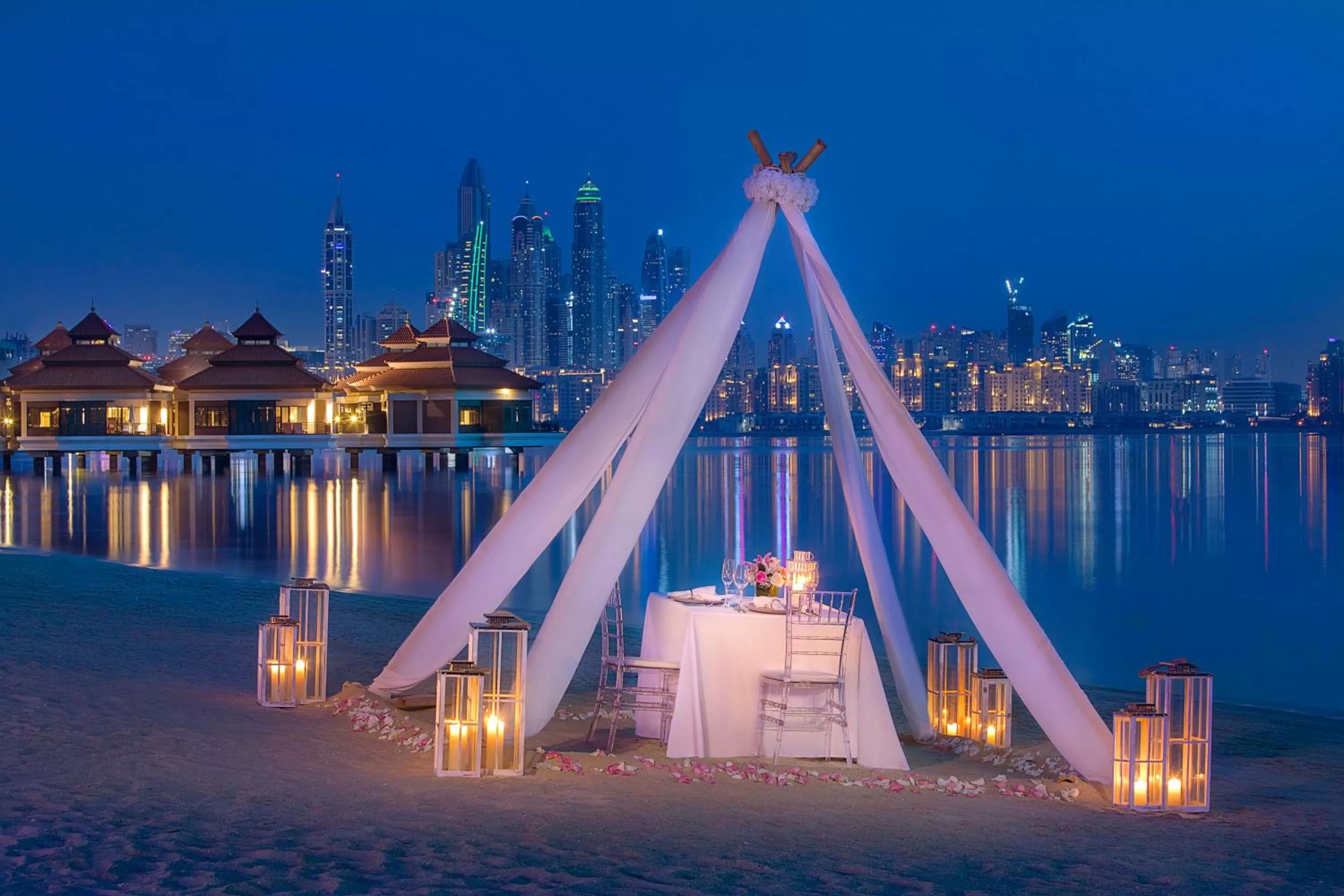 Beach in Anantara The Palm Dubai Resort