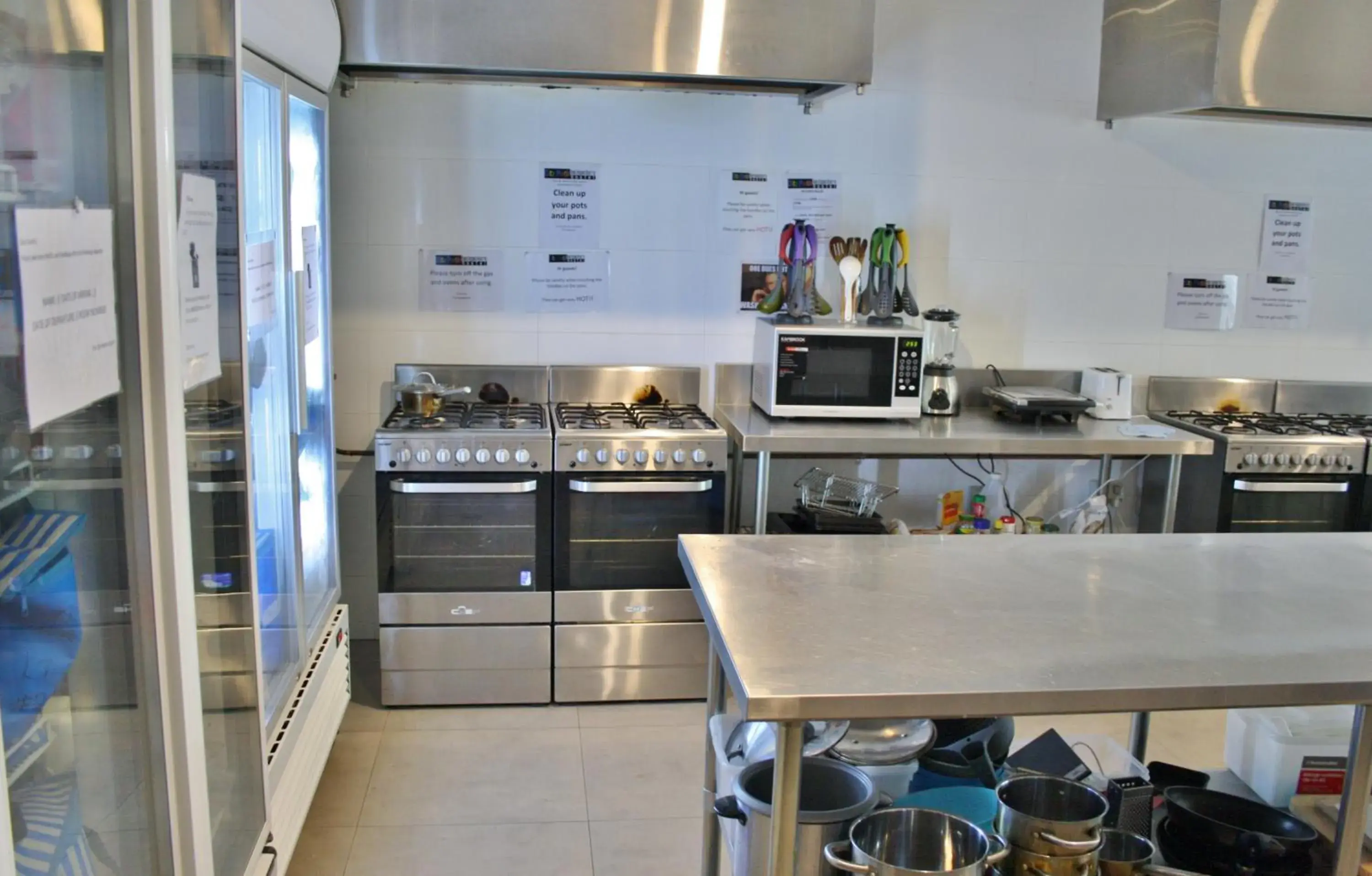 Communal kitchen, Kitchen/Kitchenette in Perth 5 Backpacker Hostel