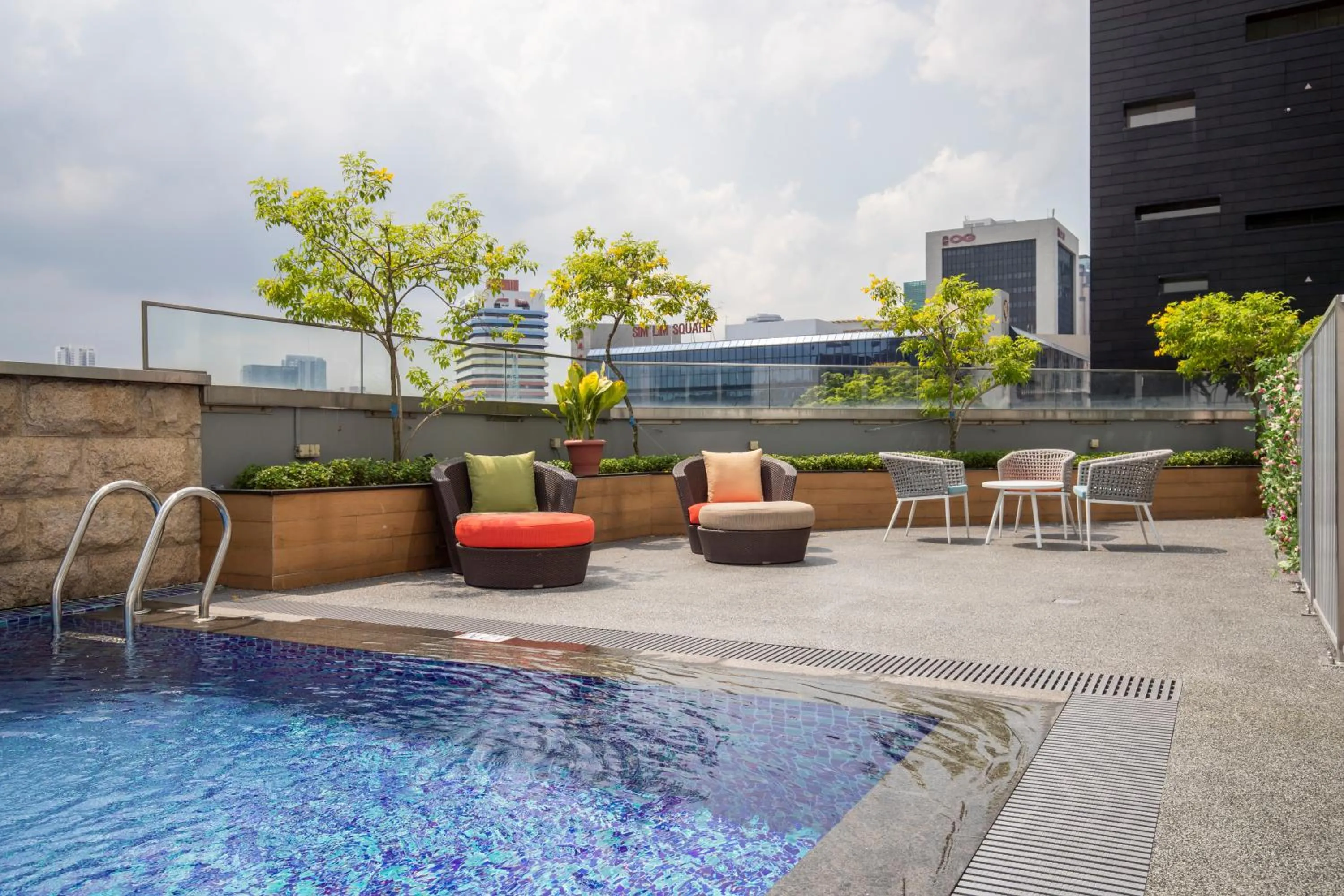 Swimming pool in ibis Styles Singapore Albert