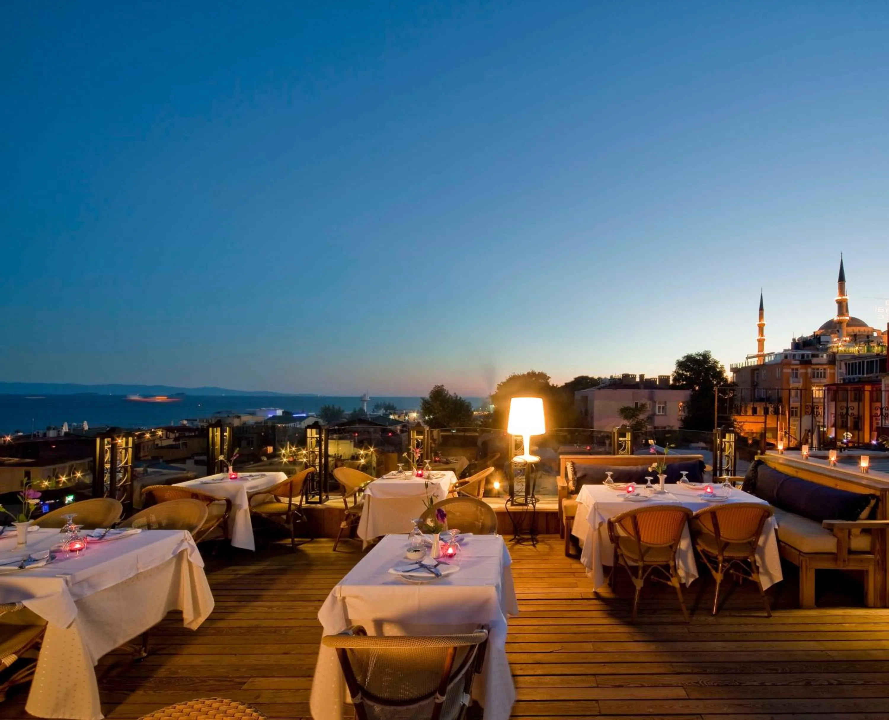 Restaurant/places to eat in GLK PREMIER Regency Suites & Spa