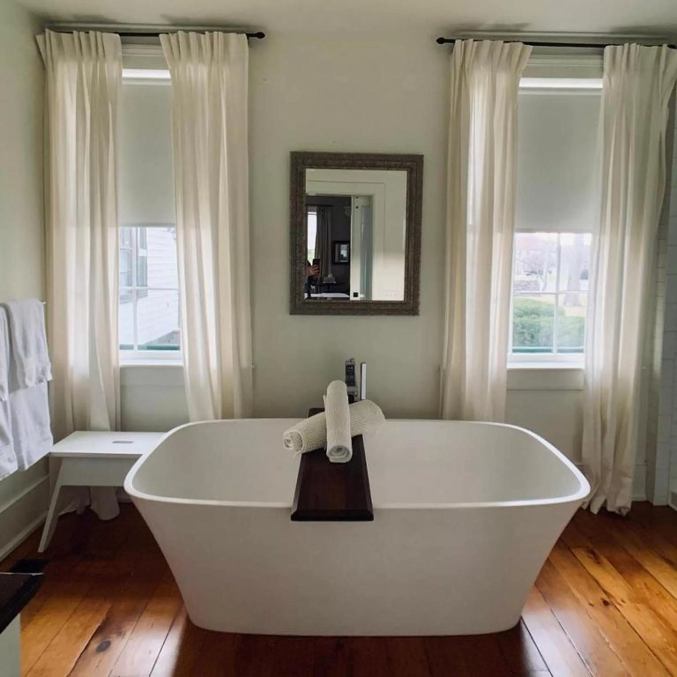 Bathroom, Bed in Woodbourne Inn