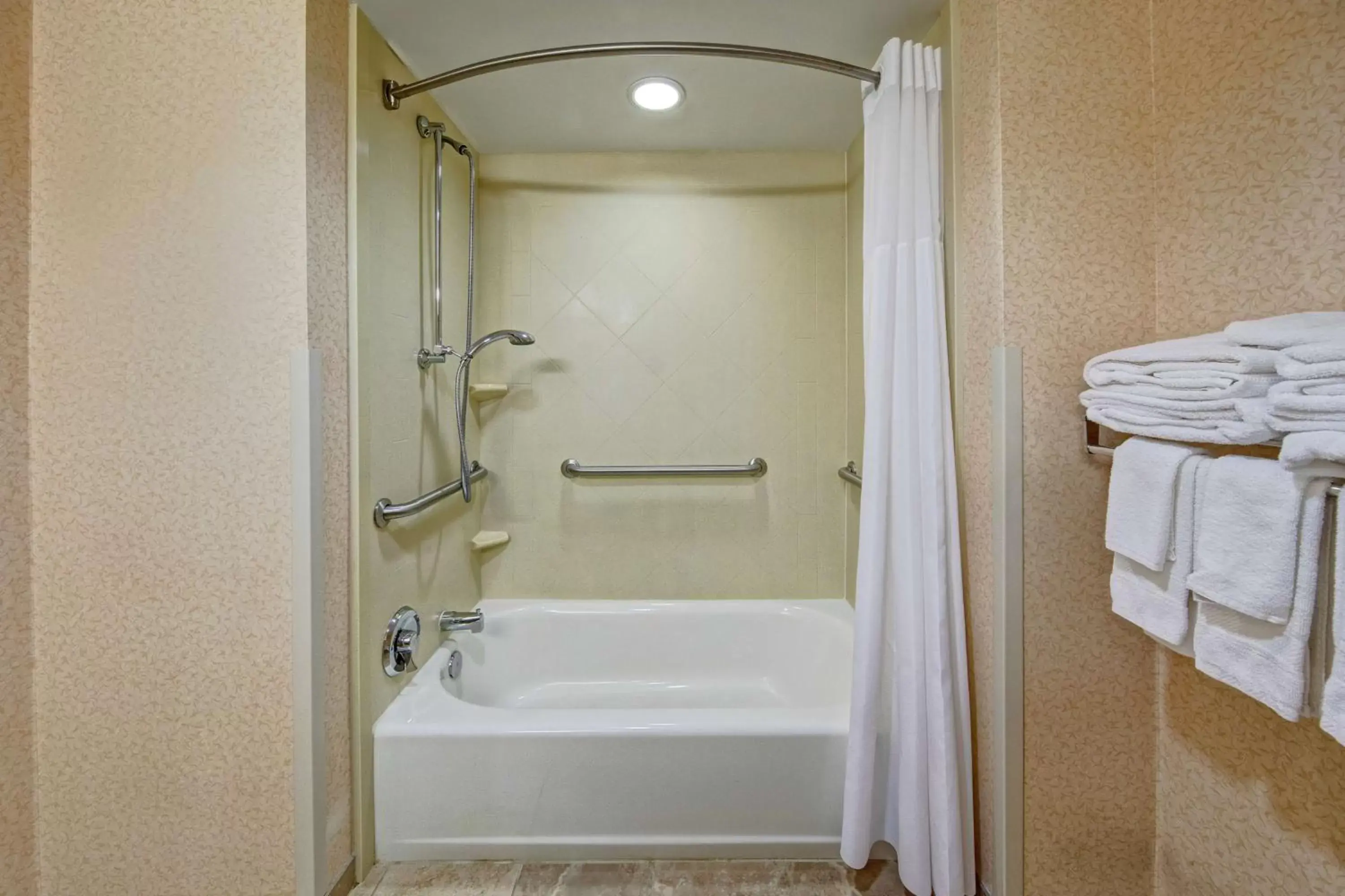 Bathroom in Hampton Inn Cambridge Bathroom in Hampton Inn Cambridge