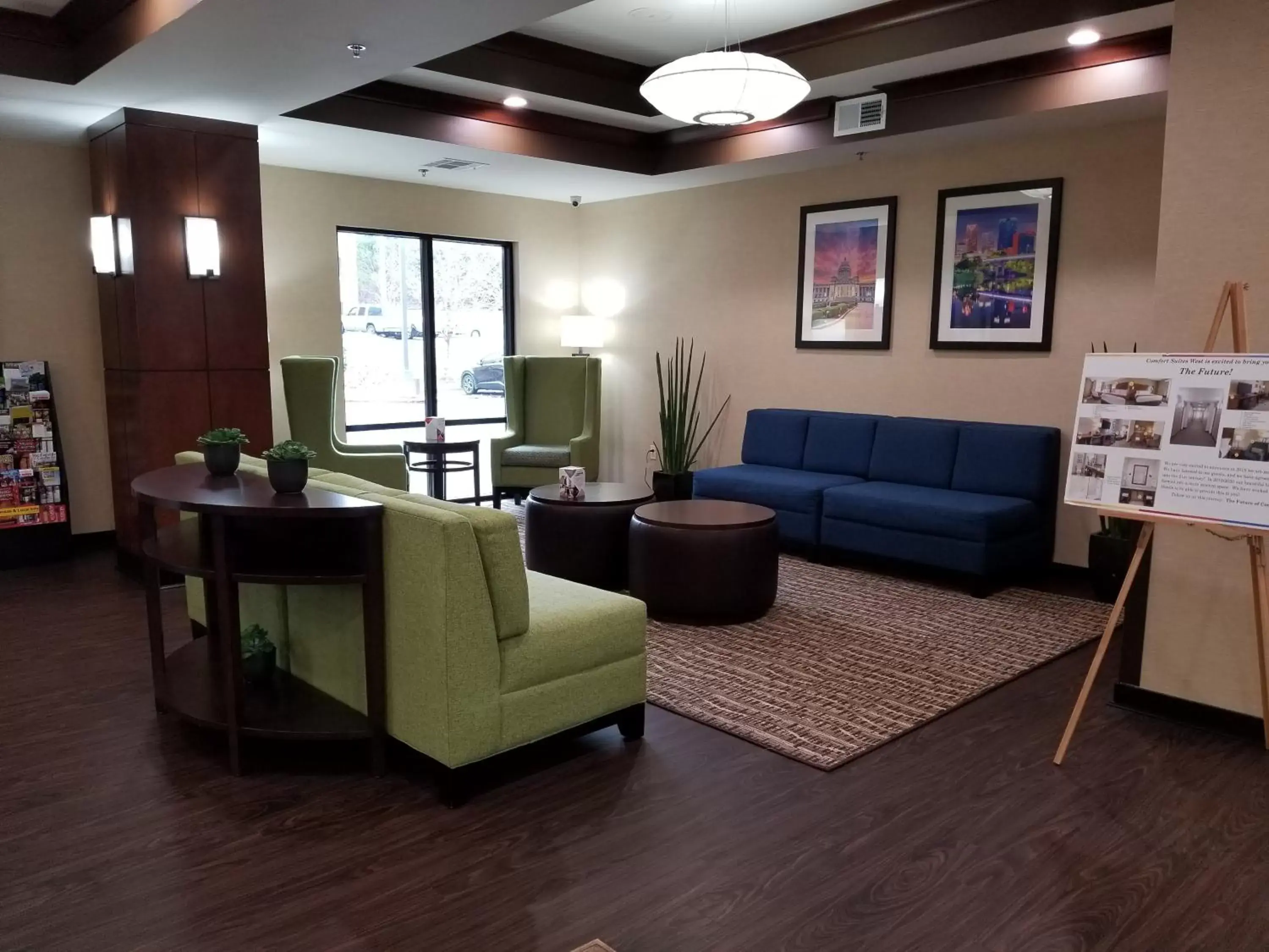 Seating Area in Comfort Suites Little Rock