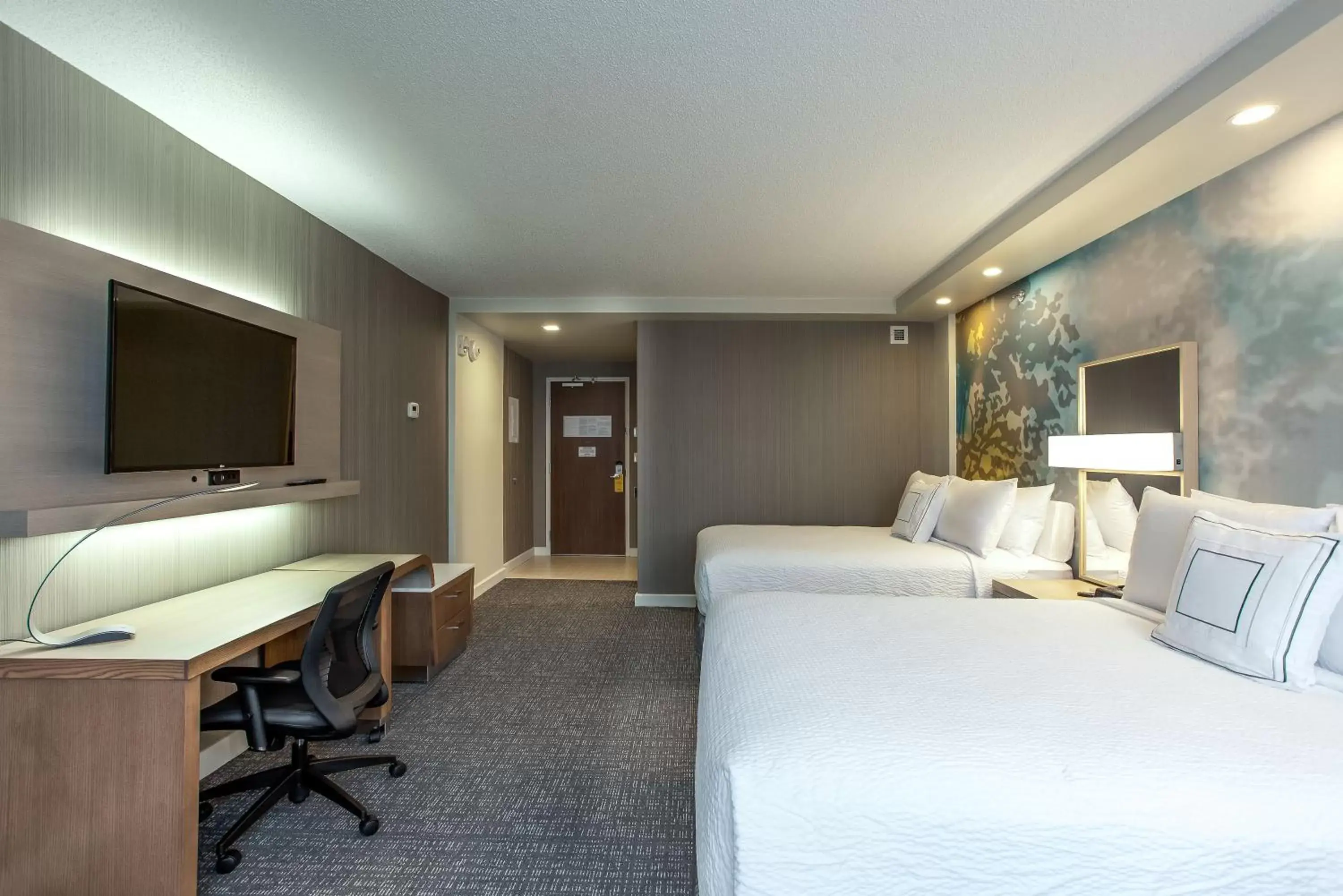 TV and multimedia in Courtyard by Marriott Montreal West Island/Baie D’Urfe