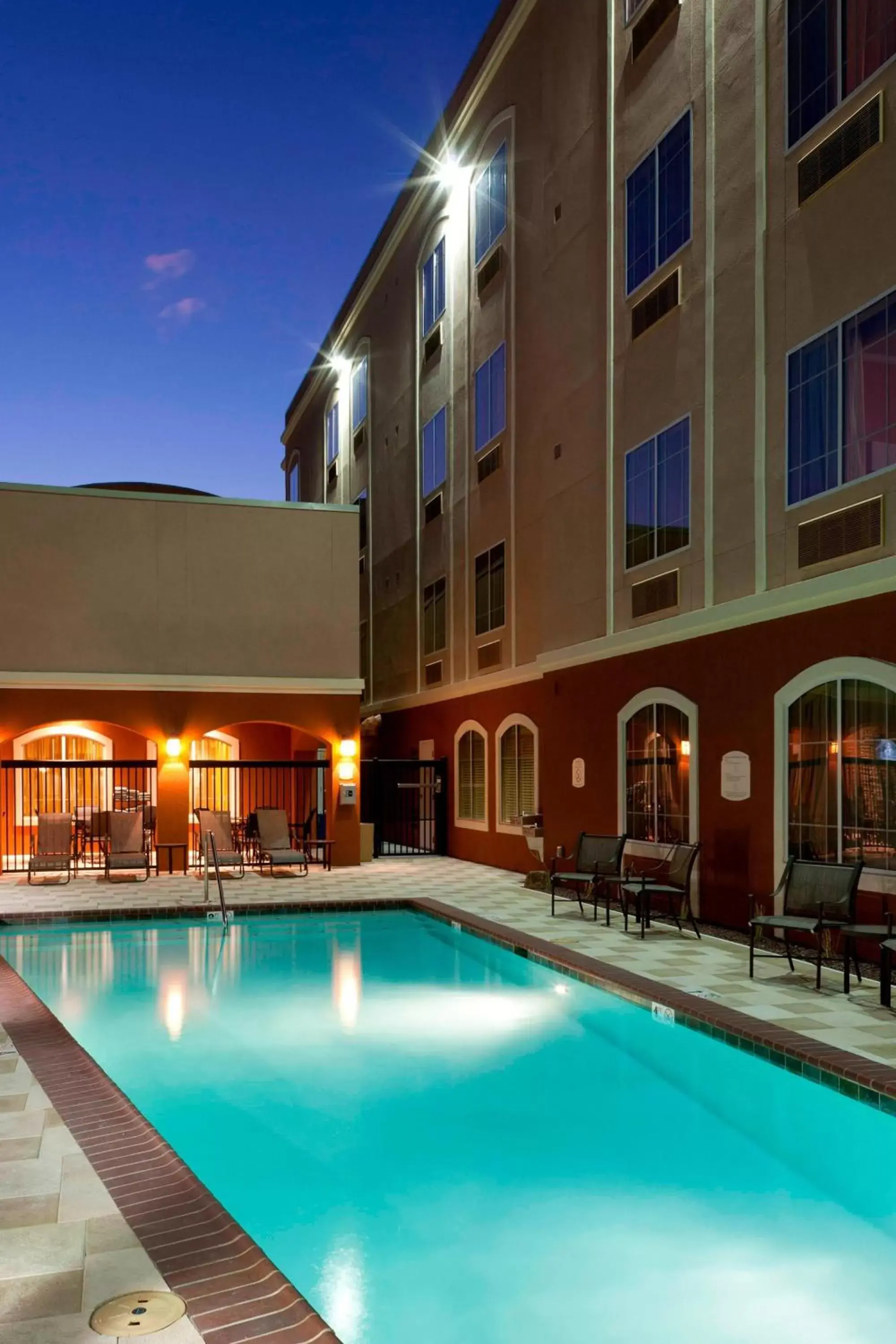 Swimming pool, Property Building in TownePlace Suites by Marriott Tucson Williams Centre