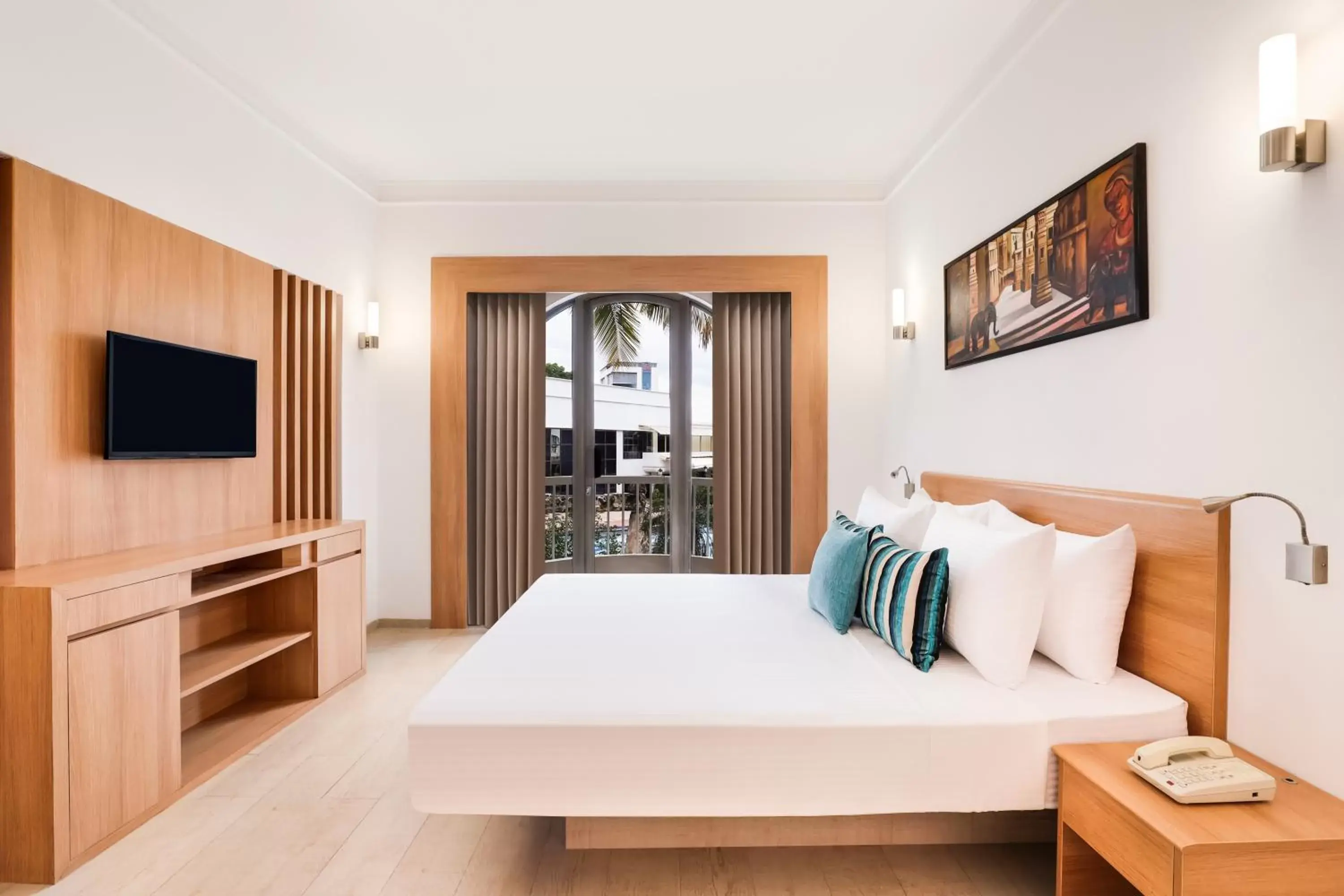 Bedroom, Seating Area in Lemon Tree Hotel, Aurangabad