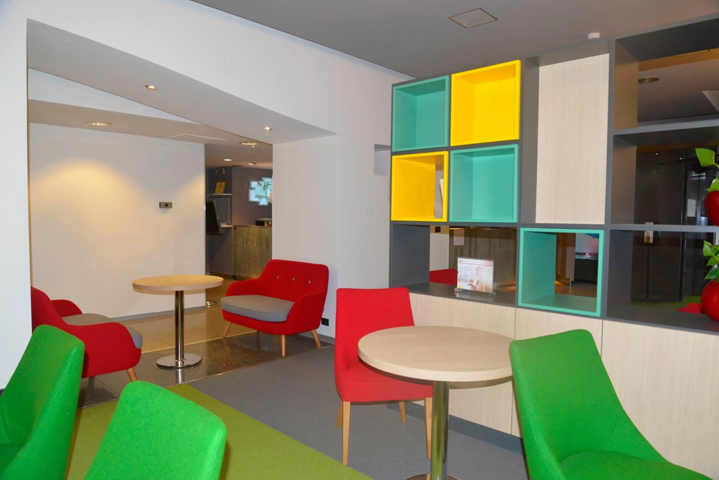 Lobby or reception in Sure Hotel by Best Western Turin City Centre