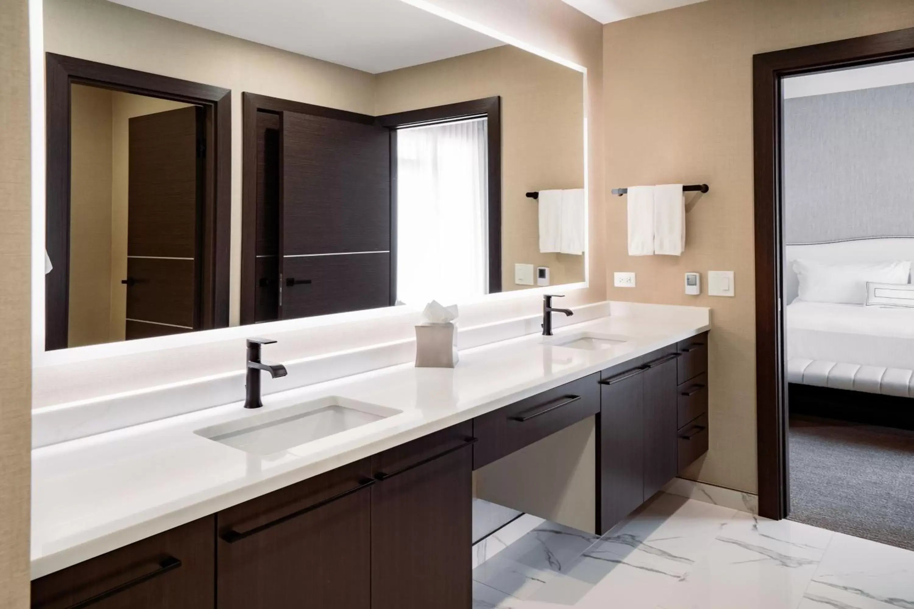 Bathroom in SpringHill Suites by Marriott Chicago Chinatown