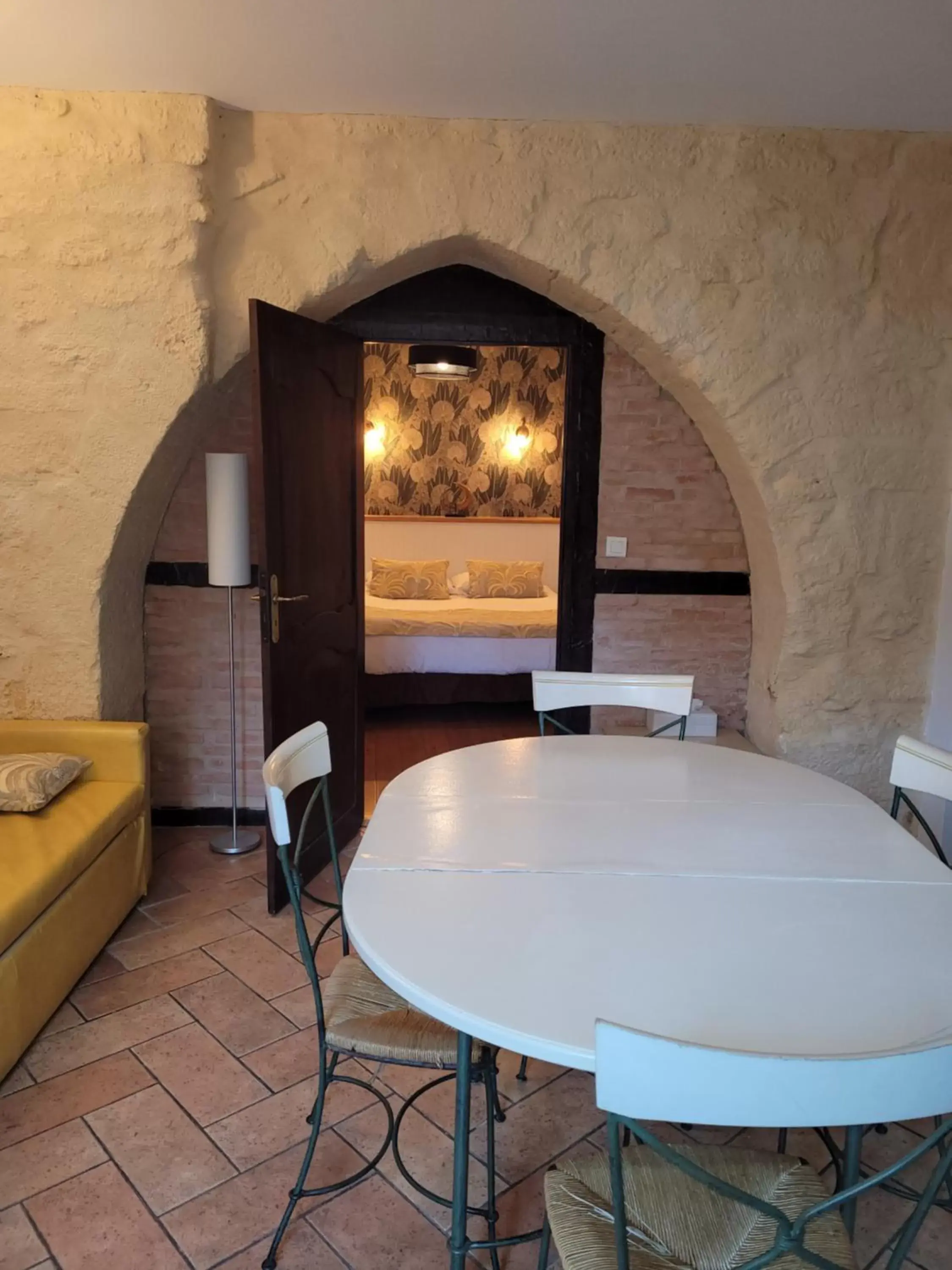 Kitchen or kitchenette, Dining Area in La Villa des Consuls