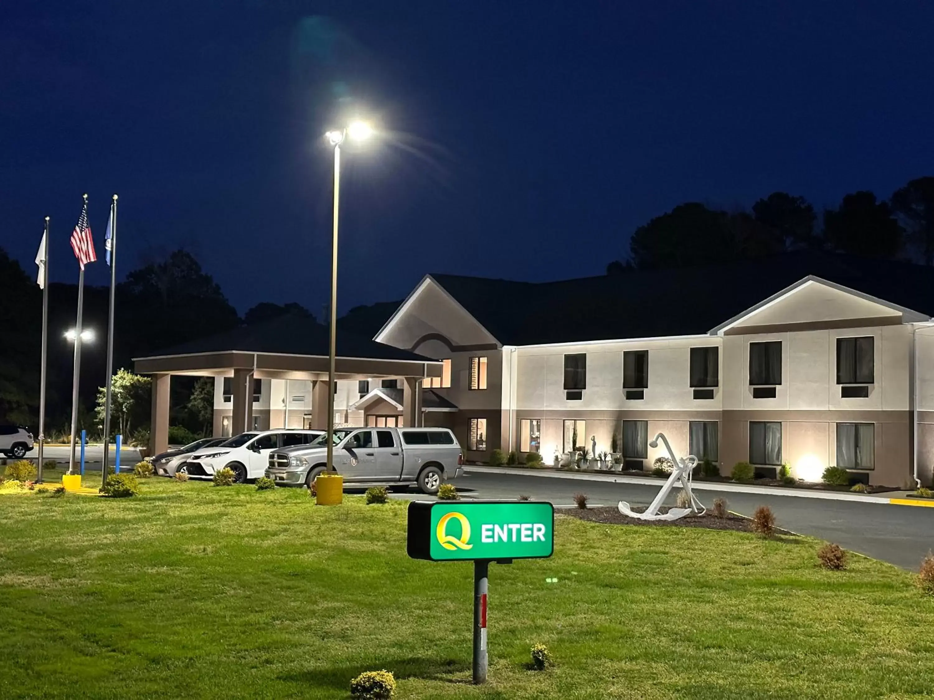 Parking, Property Building in Quality Inn & Suites Exmore