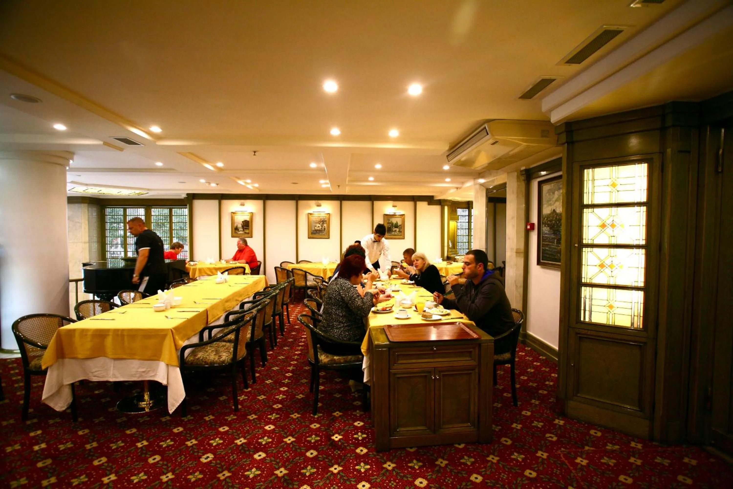 Restaurant/places to eat in Istanbul Royal Hotel