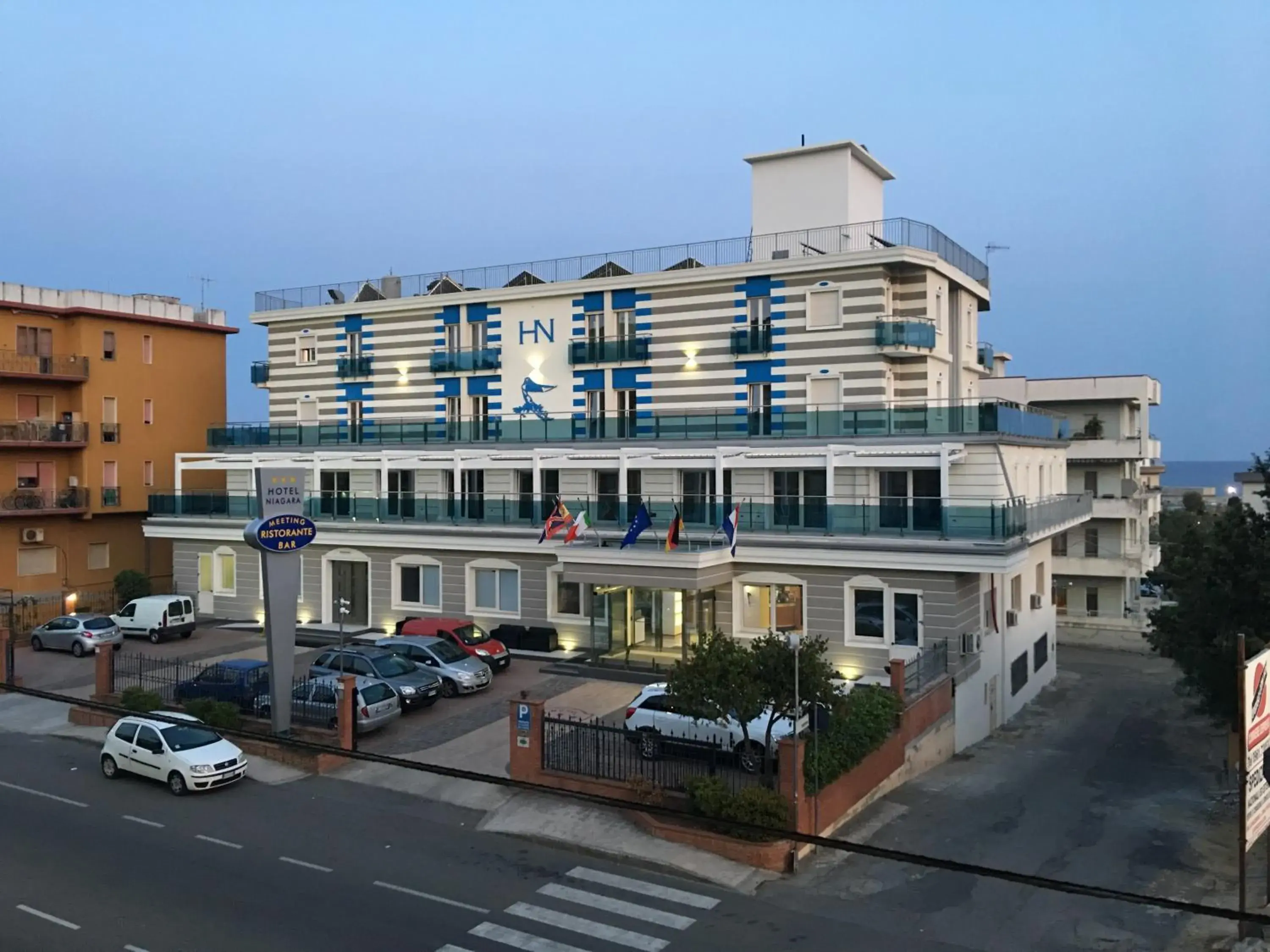 Facade/entrance, Property Building in Hotel Niagara