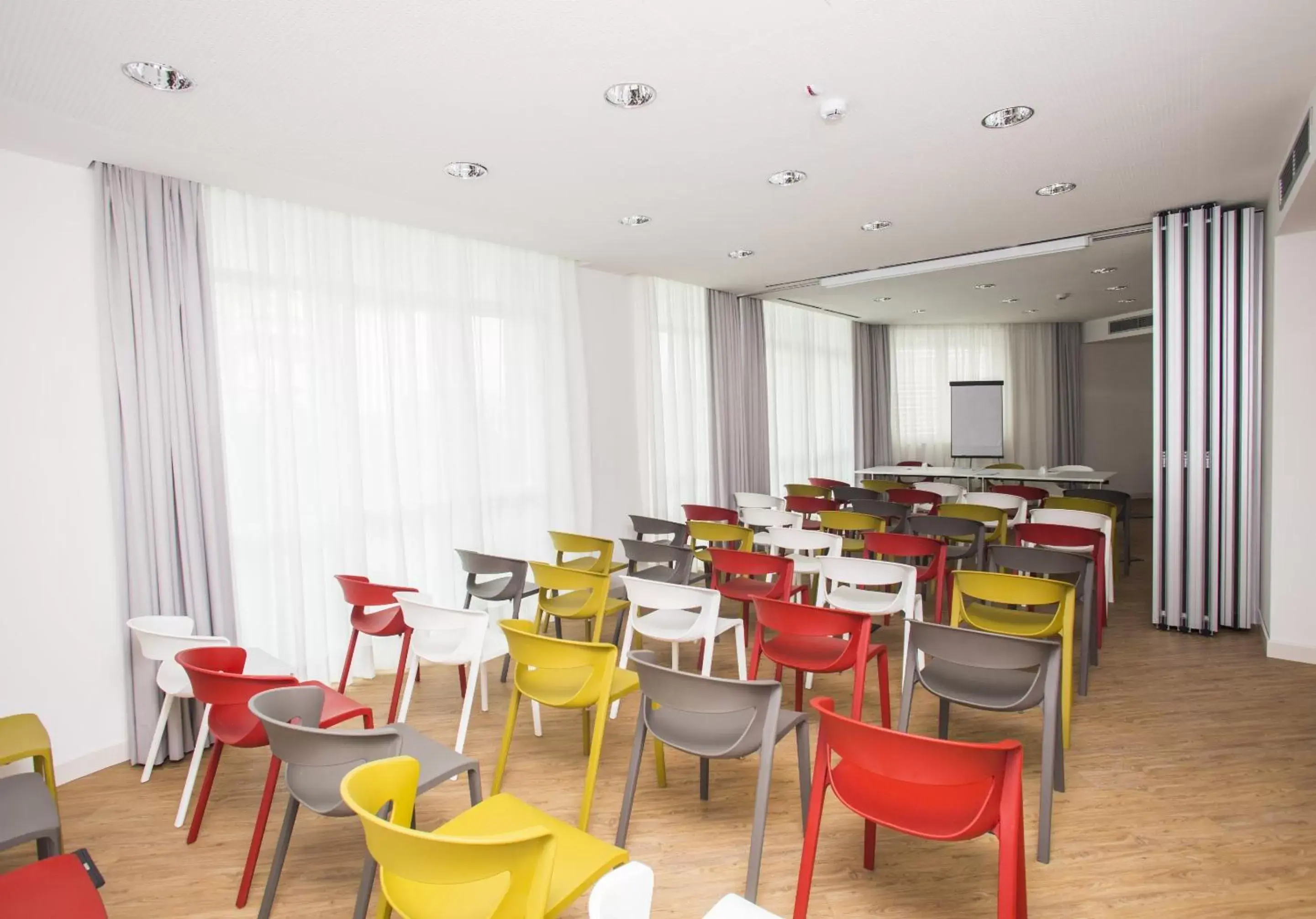 Meeting/conference room, Restaurant/Places to Eat in Diamante MHotel