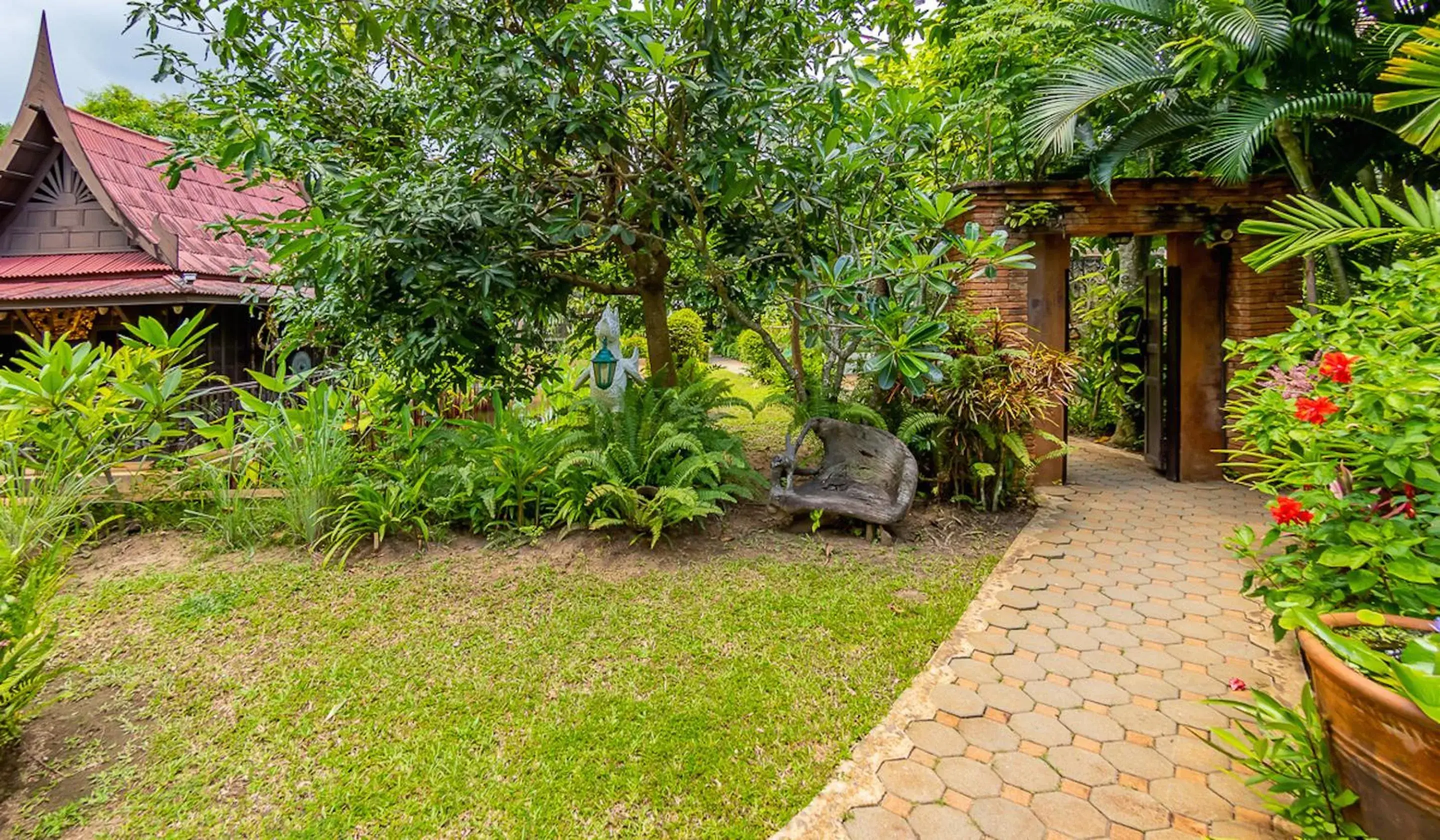 Garden in Ban Keaw Villas