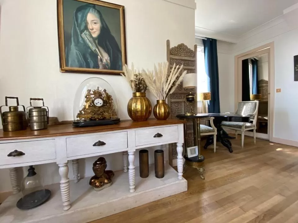 Decorative detail, TV/Entertainment Center in Villa Fresquet