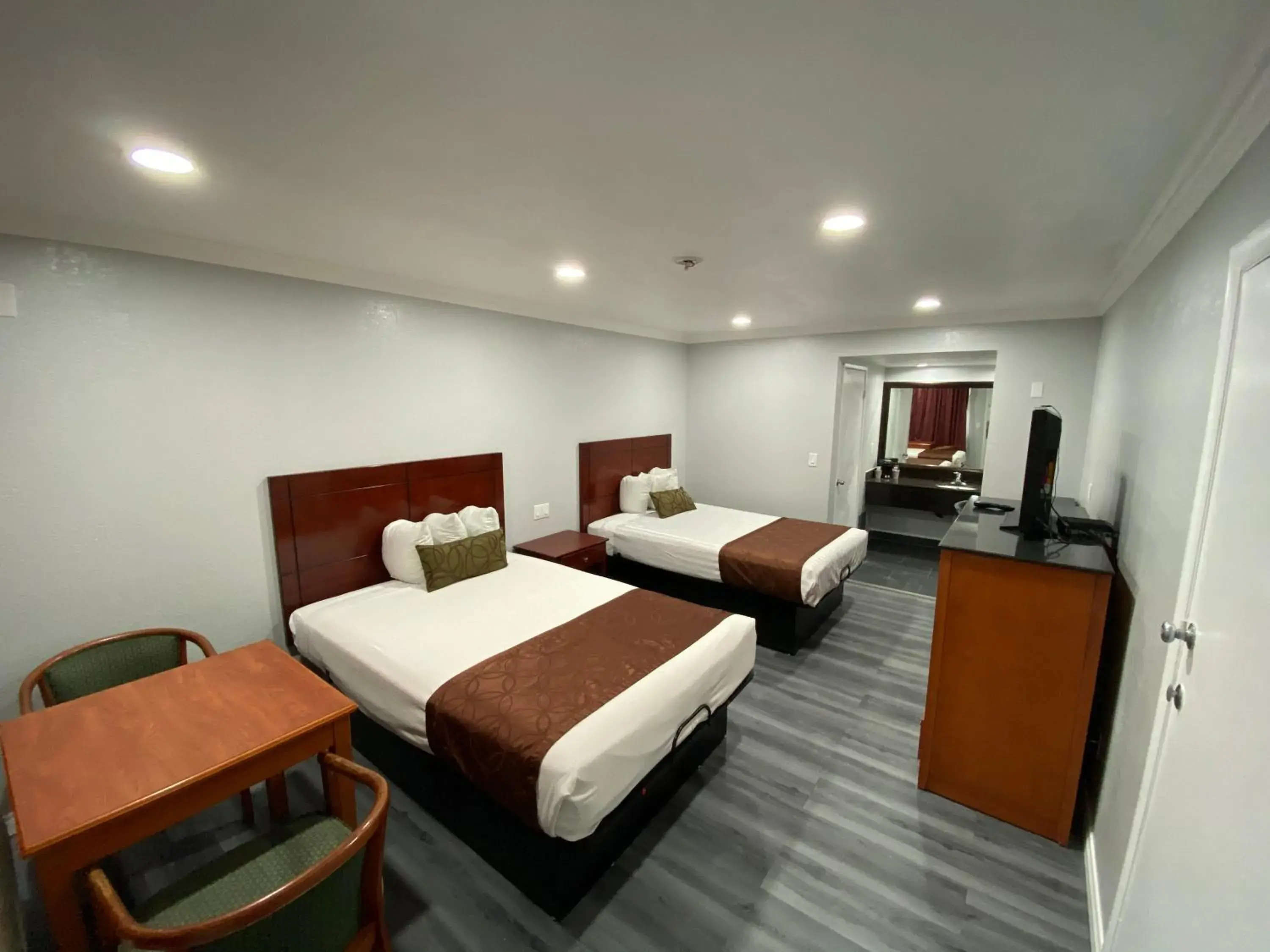 Bed in Chula Vista Inn