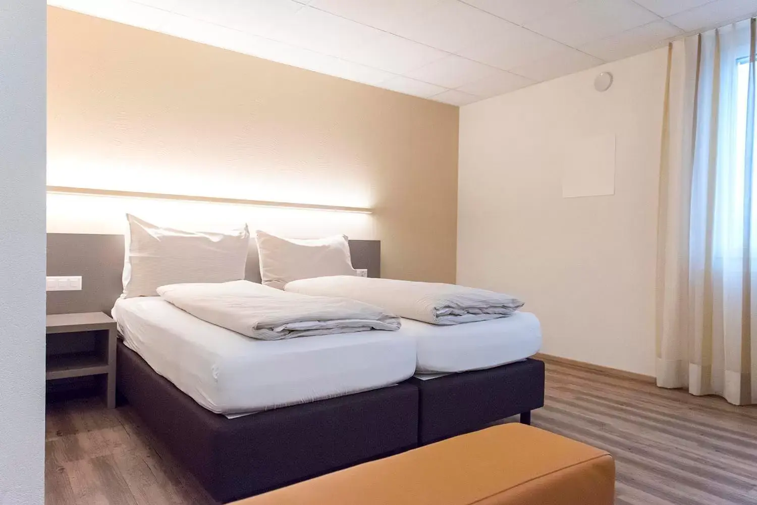 Bedroom, Bed in Hotel am Kreisel: Self-Service Check-In Hotel