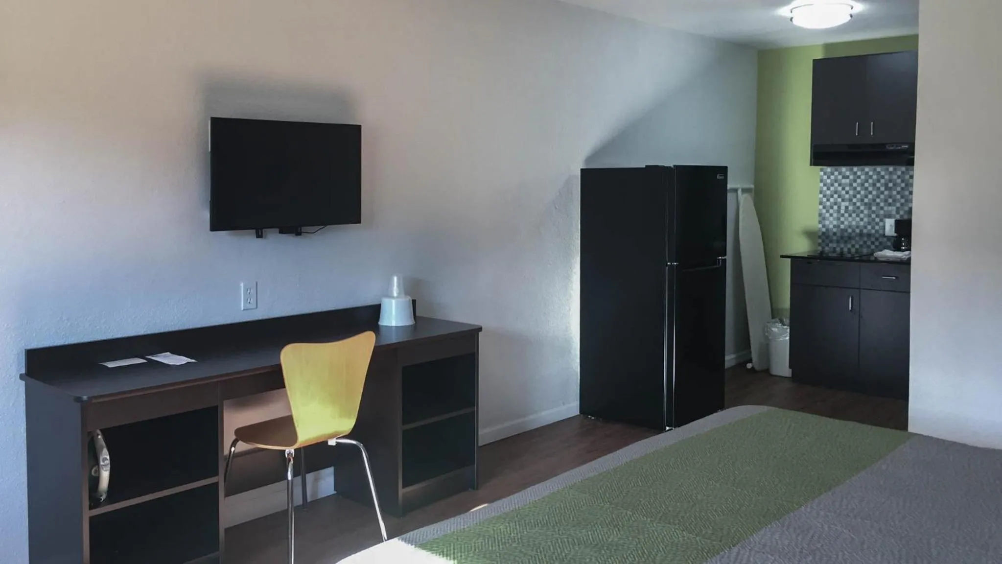 Bed, TV/Entertainment Center in Studio 6-Longview, TX