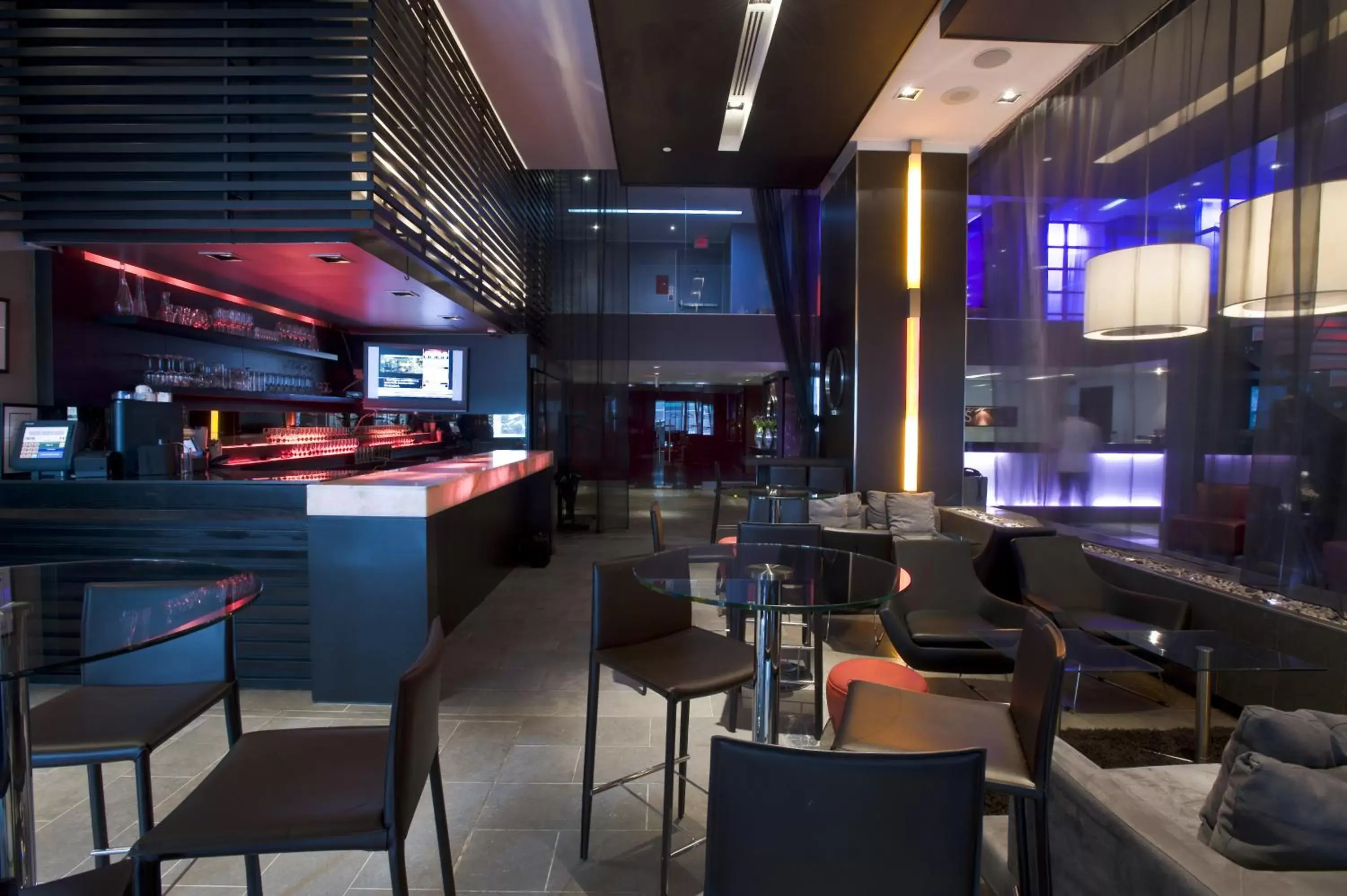 Restaurant/places to eat, Lounge/Bar in Pantages Hotel Toronto Centre