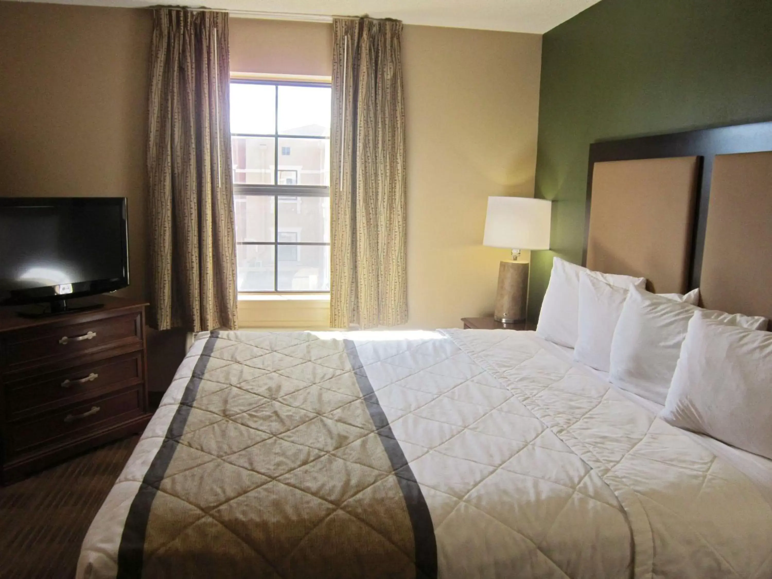 Bedroom, Bed in Extended Stay America Suites - Atlanta - Alpharetta - Northpoint - West
