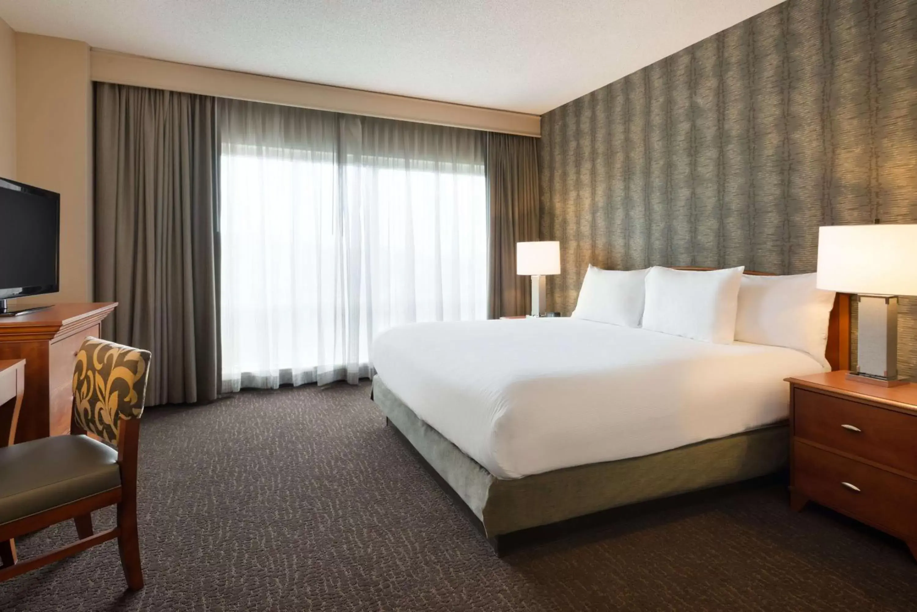 Bedroom, Bed in Embassy Suites by Hilton Nashville South Cool Springs