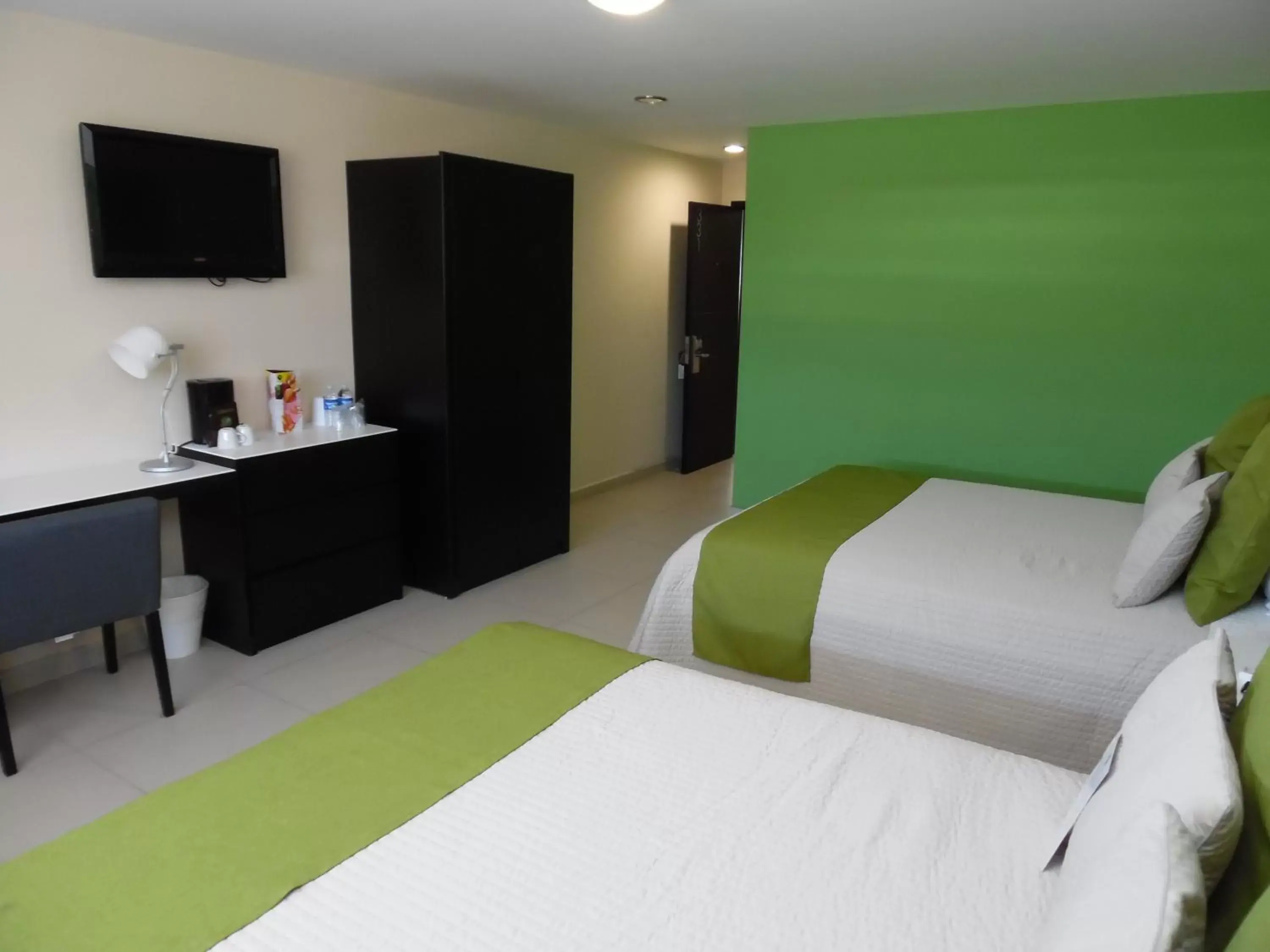 Photo of the whole room, Bed in Baja Inn Hoteles Ensenada