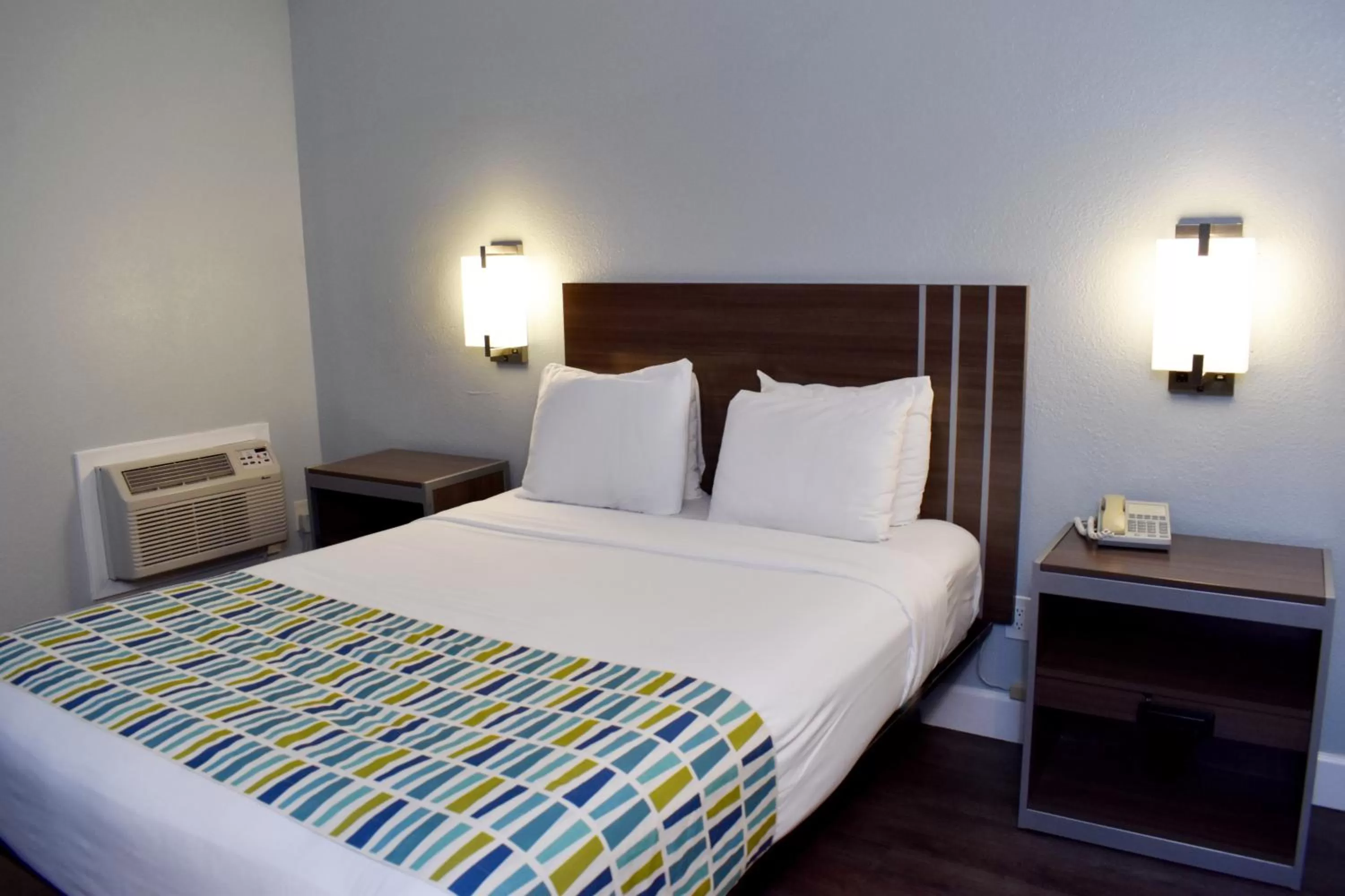 Bed in Sand Dollar Inn