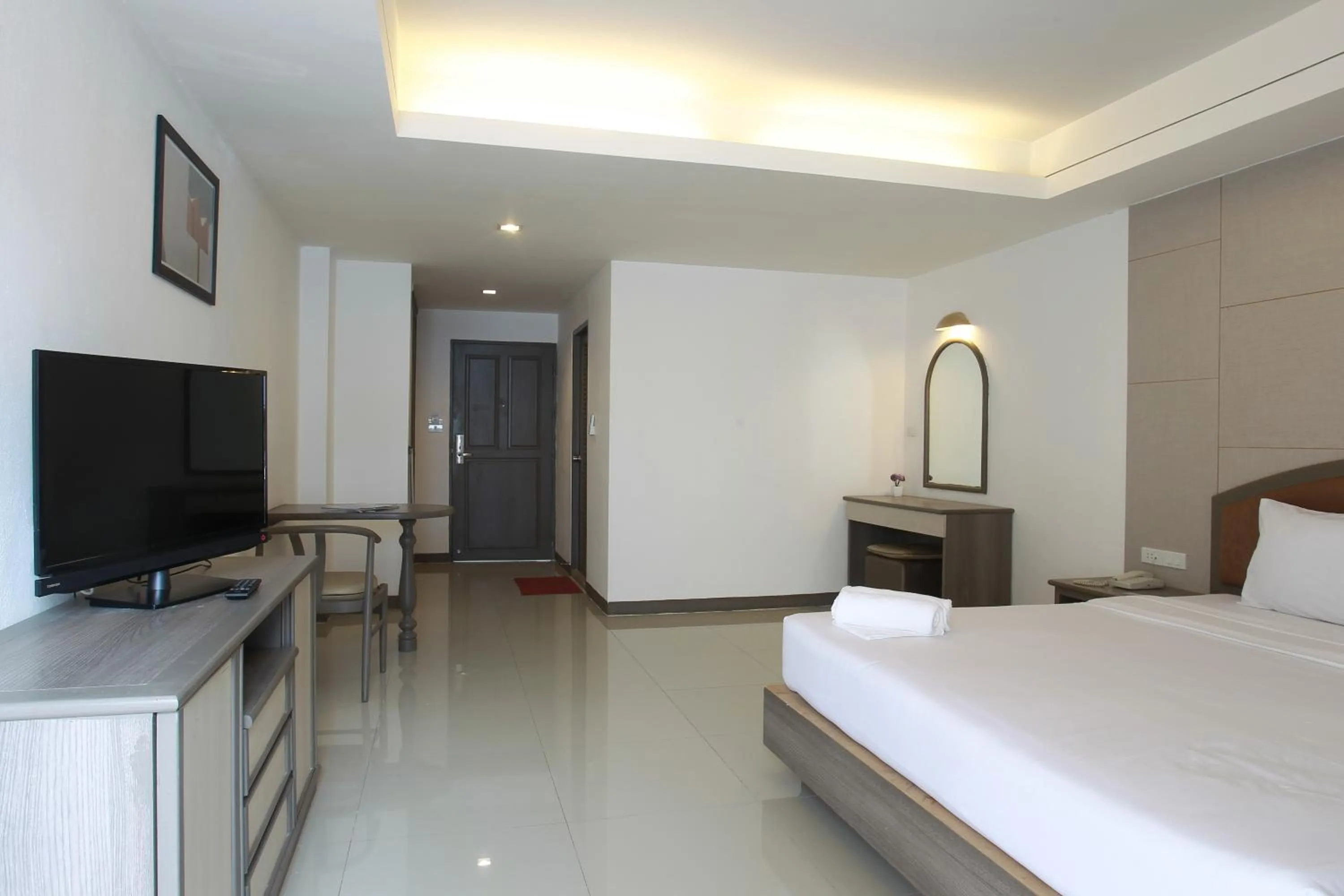 Photo of the whole room, Bed in Lee Garden Bangkok