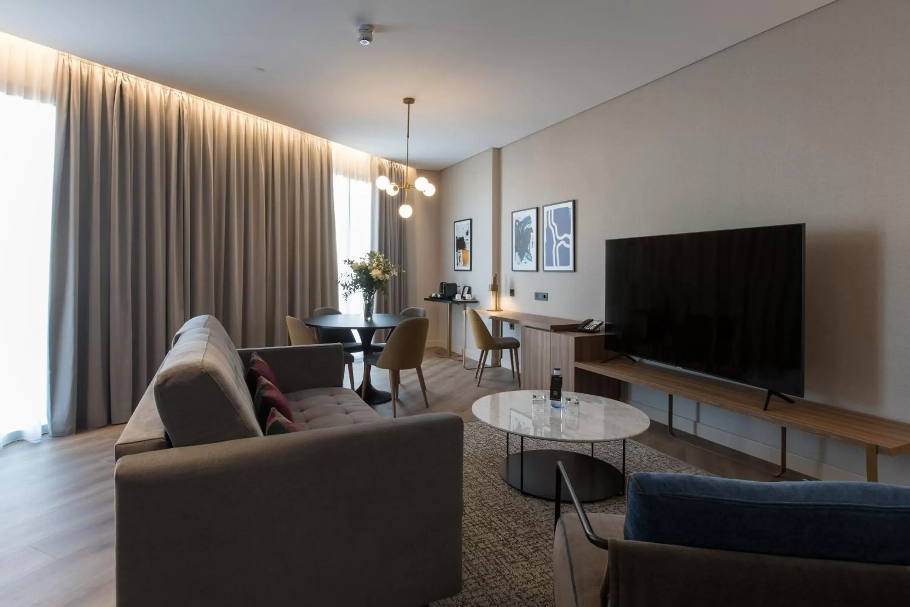 Bed, Seating Area in Hotel Giralda Center