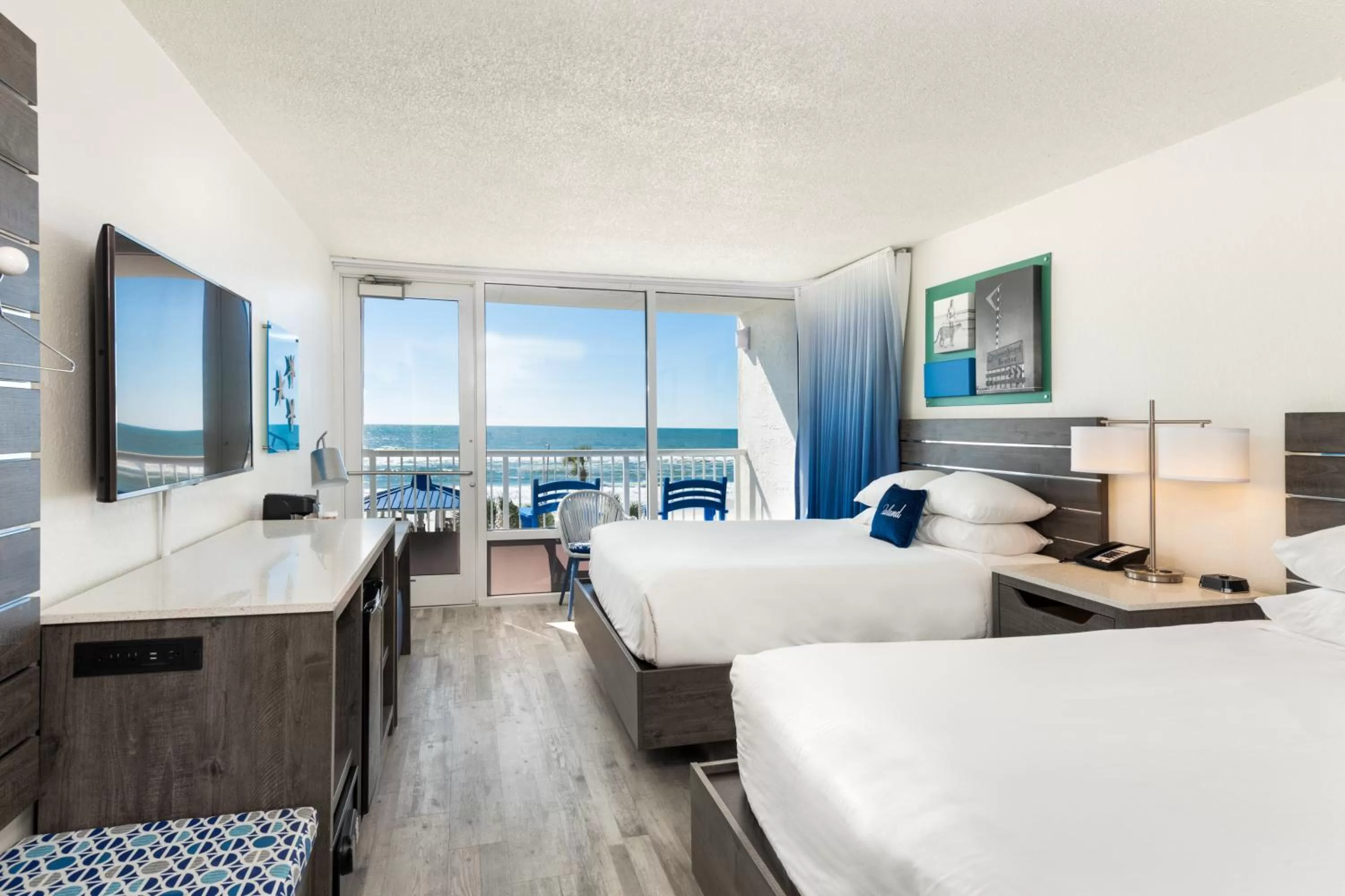 Photo of the whole room, Bed in The Island Resort at Fort Walton Beach