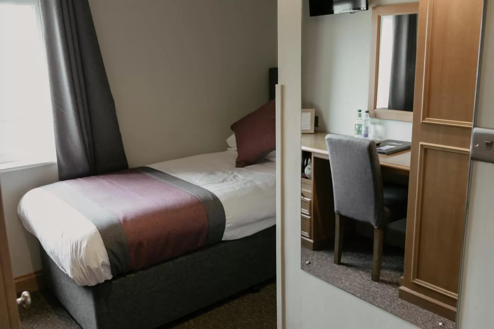 Bed in St. Davids Cross Hotel