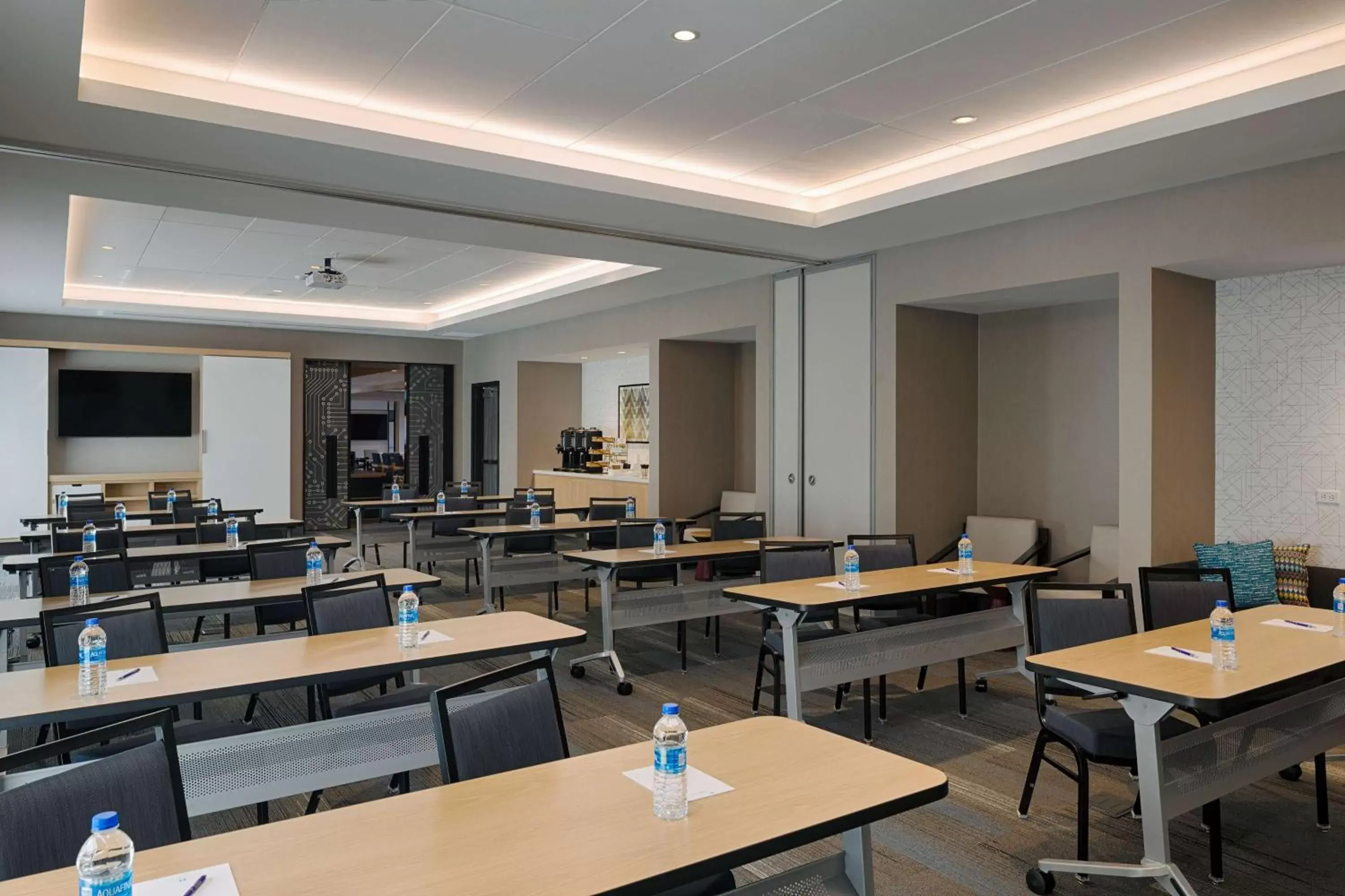 Meeting/conference room, Restaurant/Places to Eat in Hyatt House Columbus OSU Short North