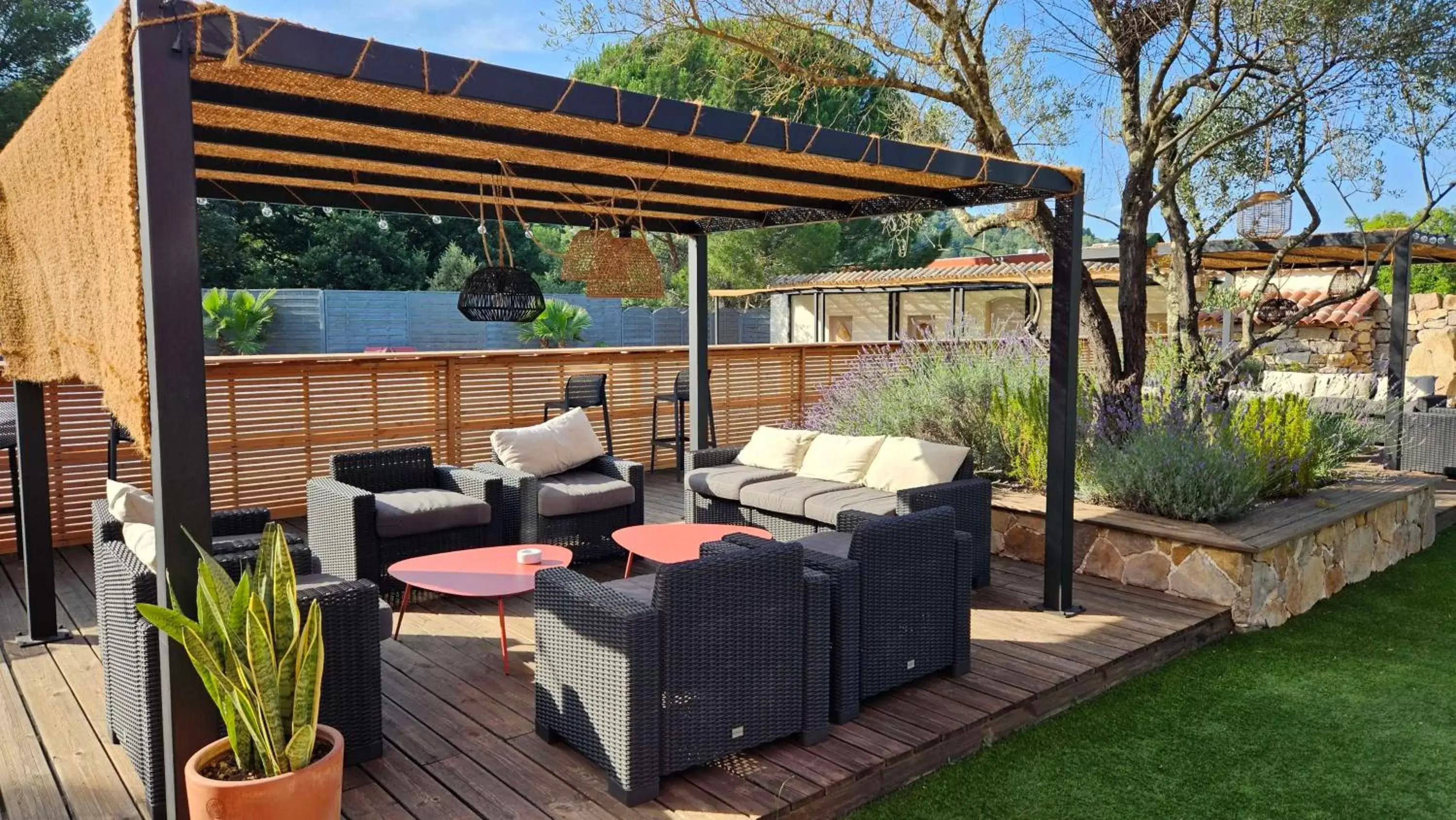 Property building in Best Western Terre de Provence Property building in Best Western Terre de Provence