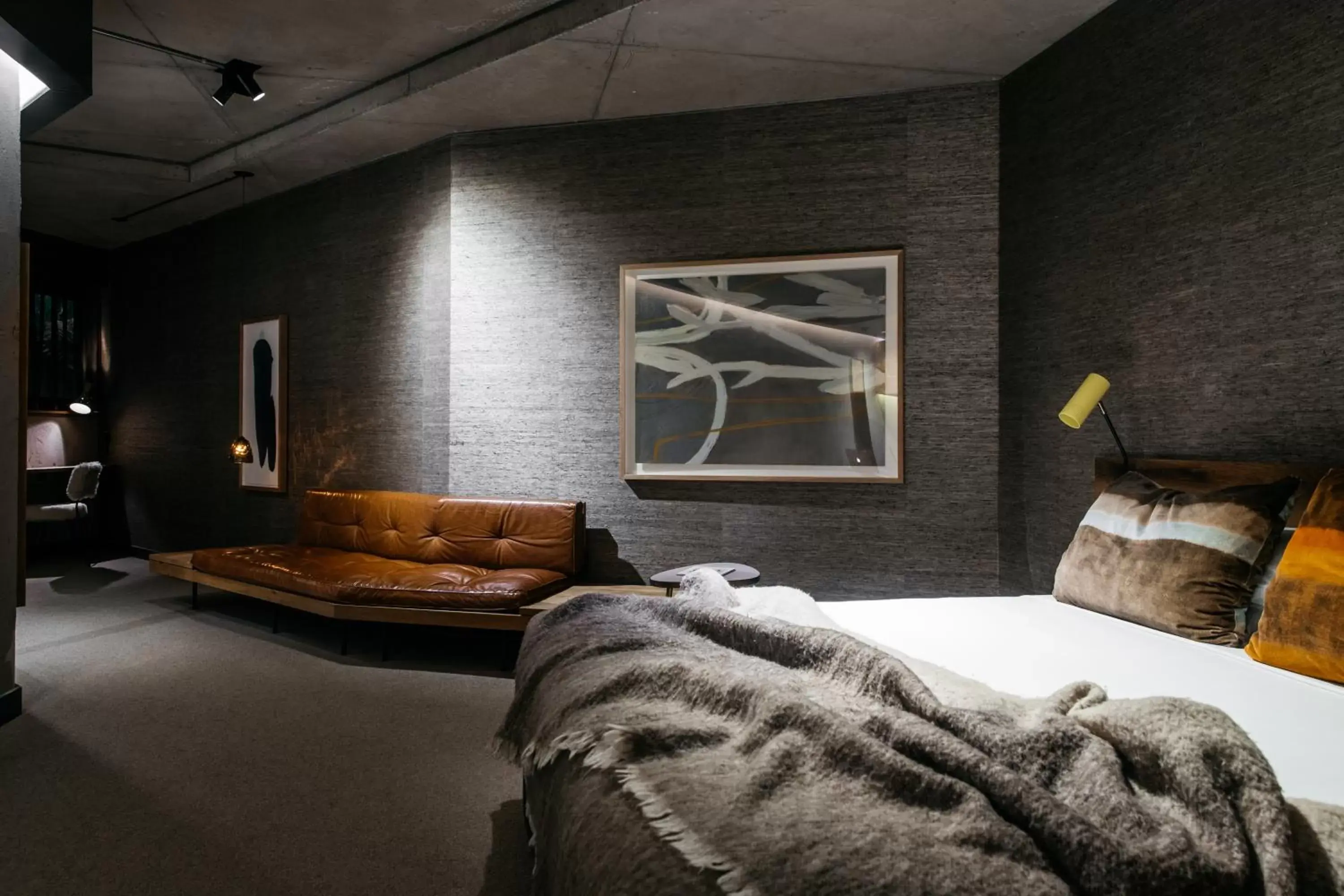 Bed in Ovolo Nishi