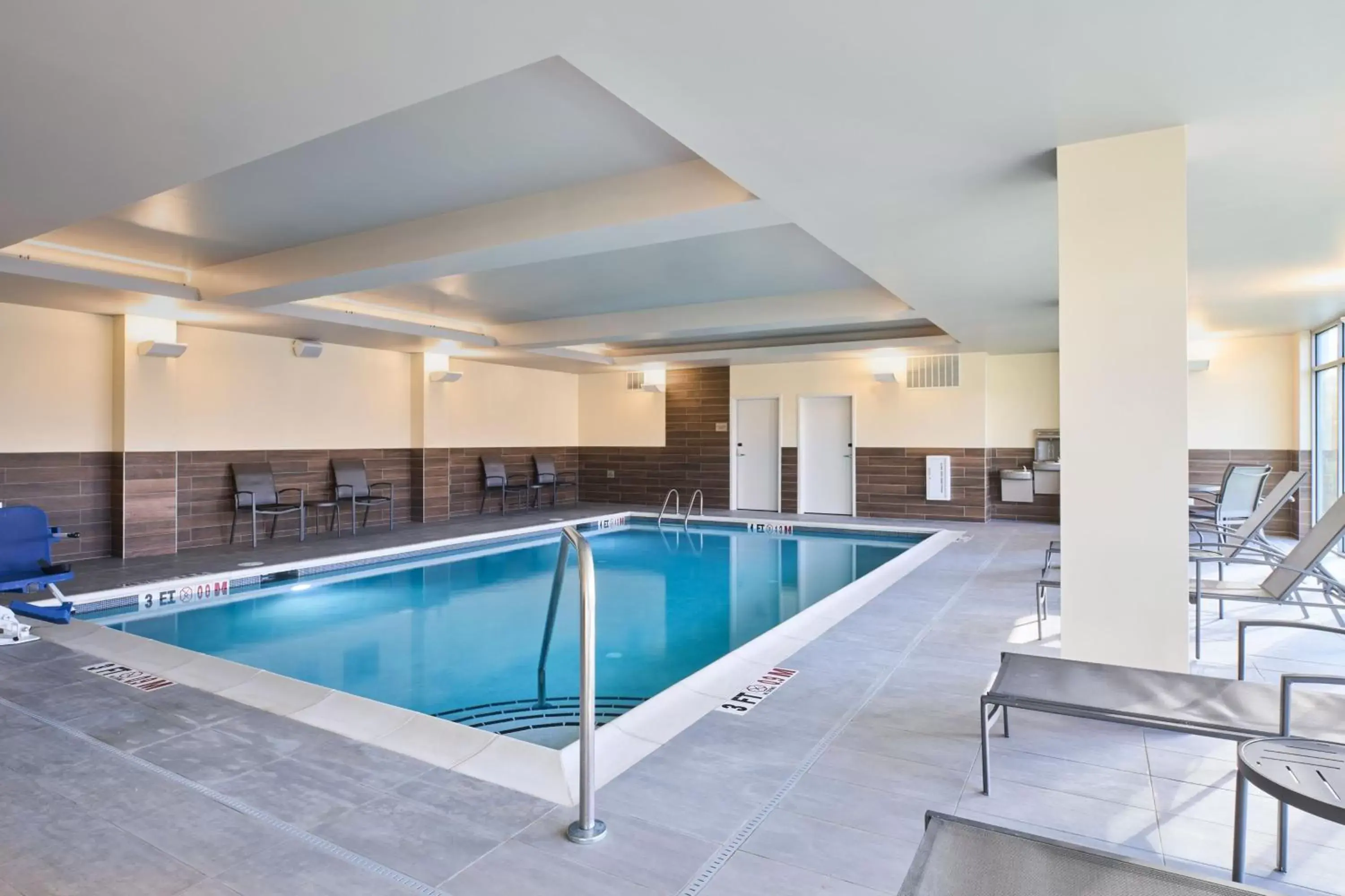 Swimming Pool in Fairfield by Marriott Inn & Suites Hagerstown