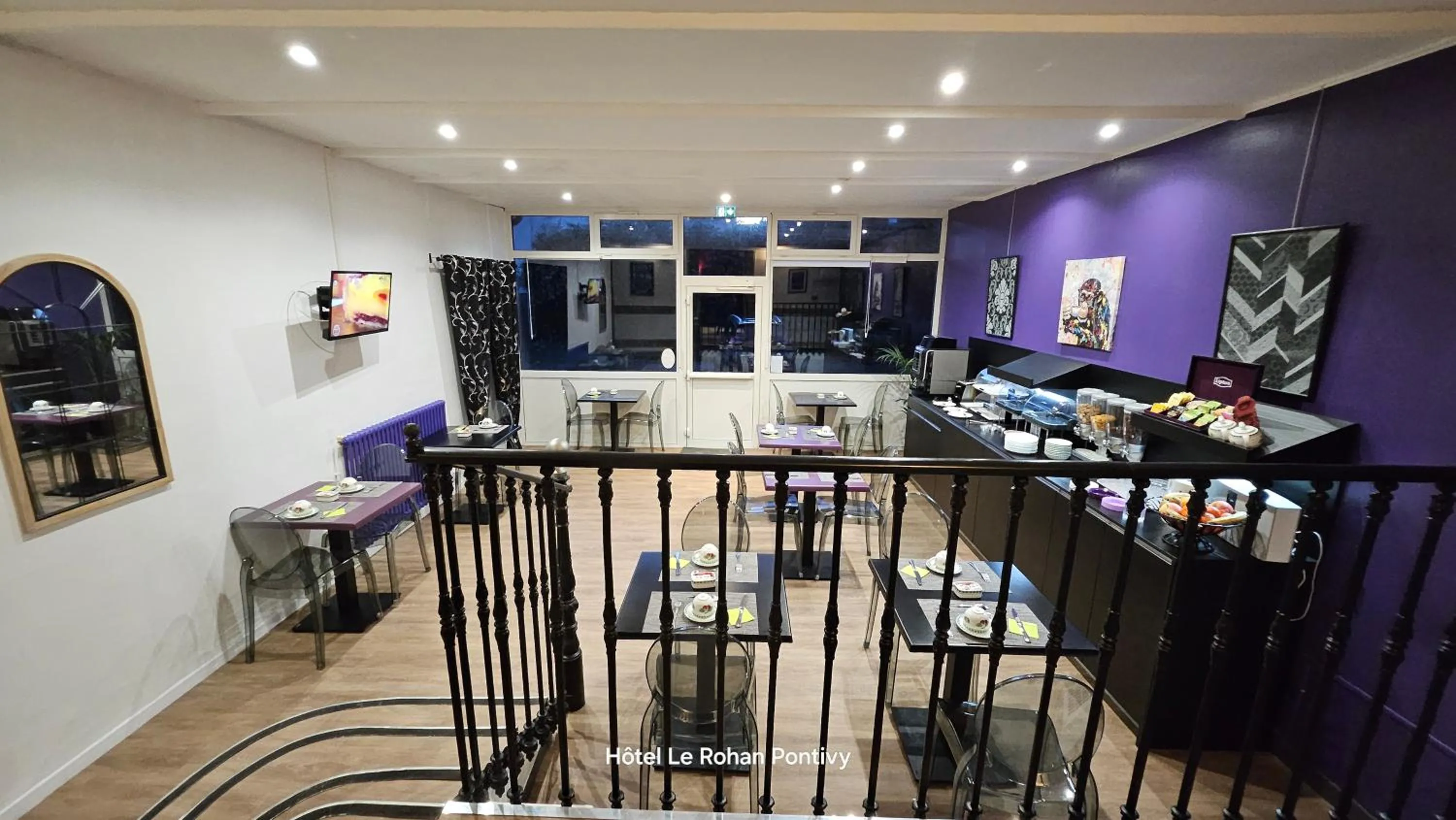 Breakfast in Hôtel Le Rohan Charme et Caractère